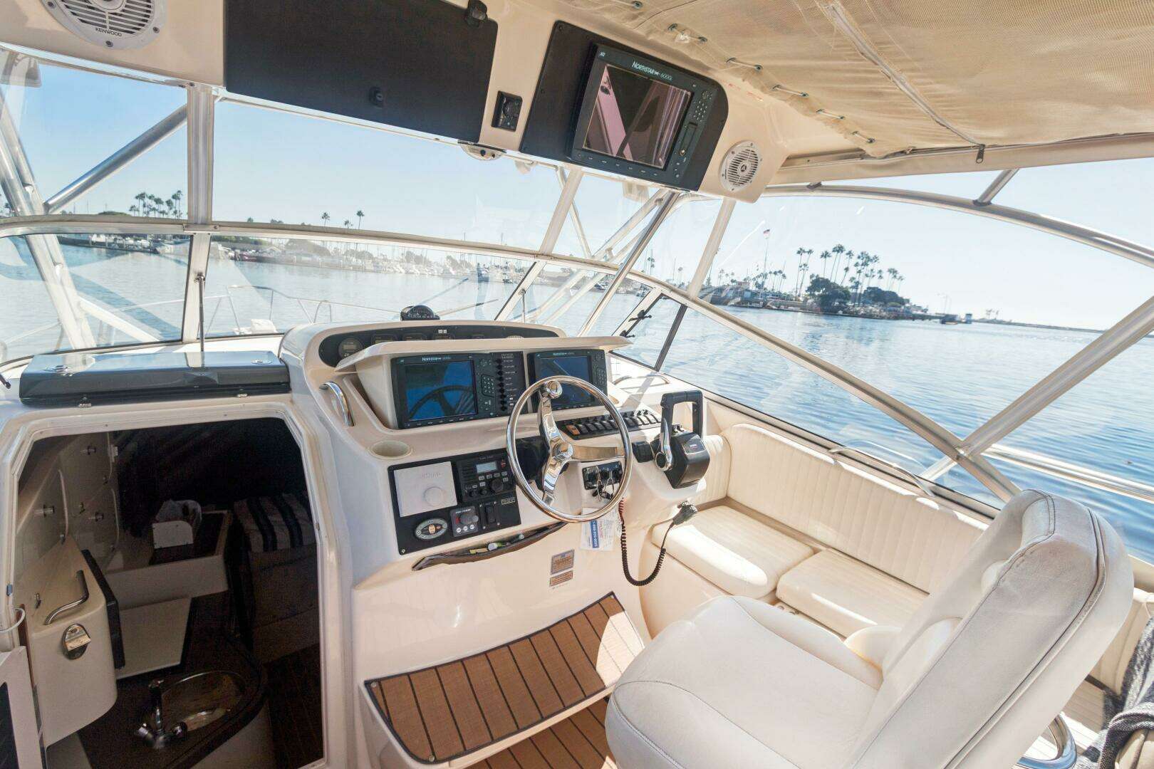 2006 Grady-White 330 Express - Image 12