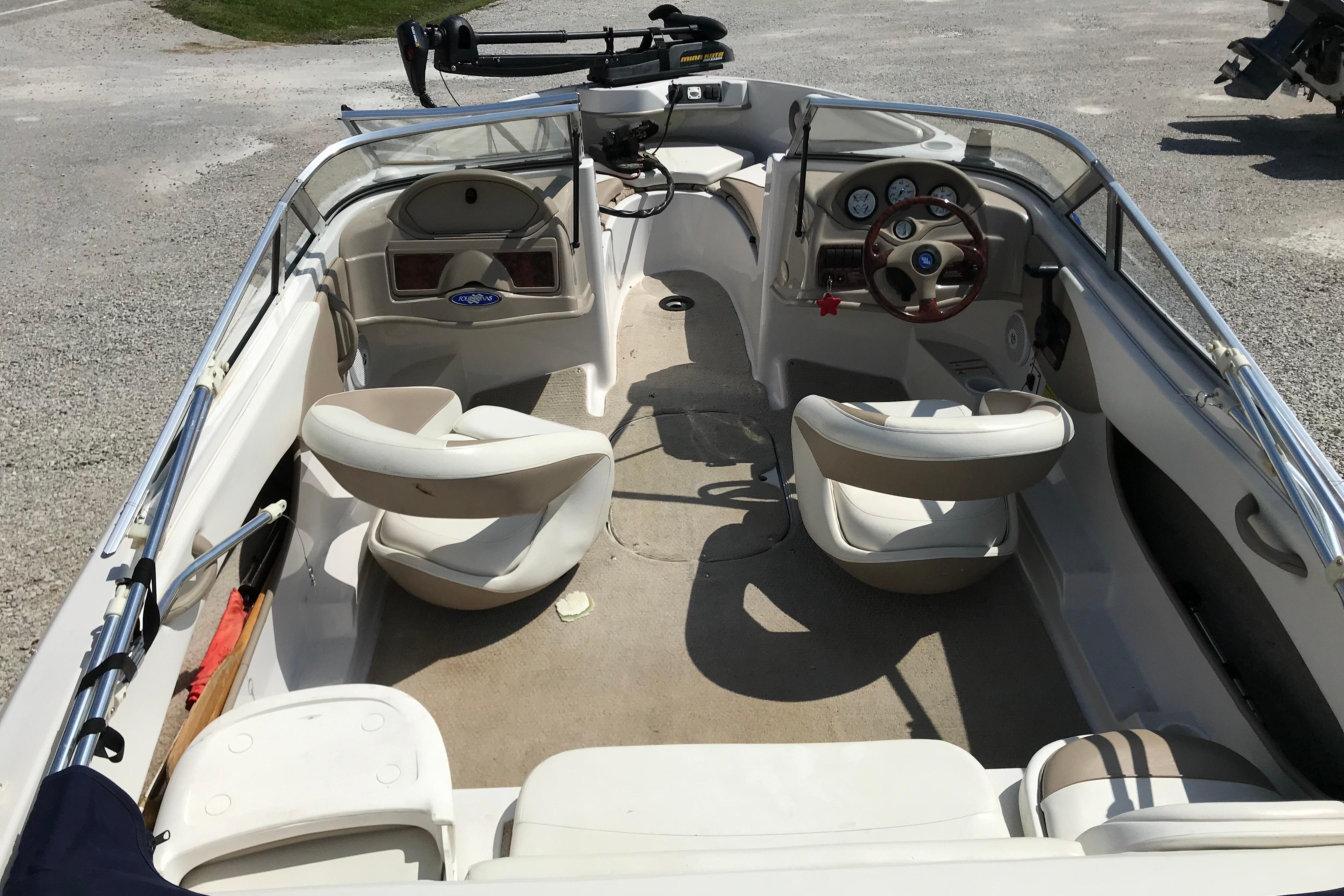 2005 Four Winns 180 Horizon FS boat interior with steering wheel and seating.