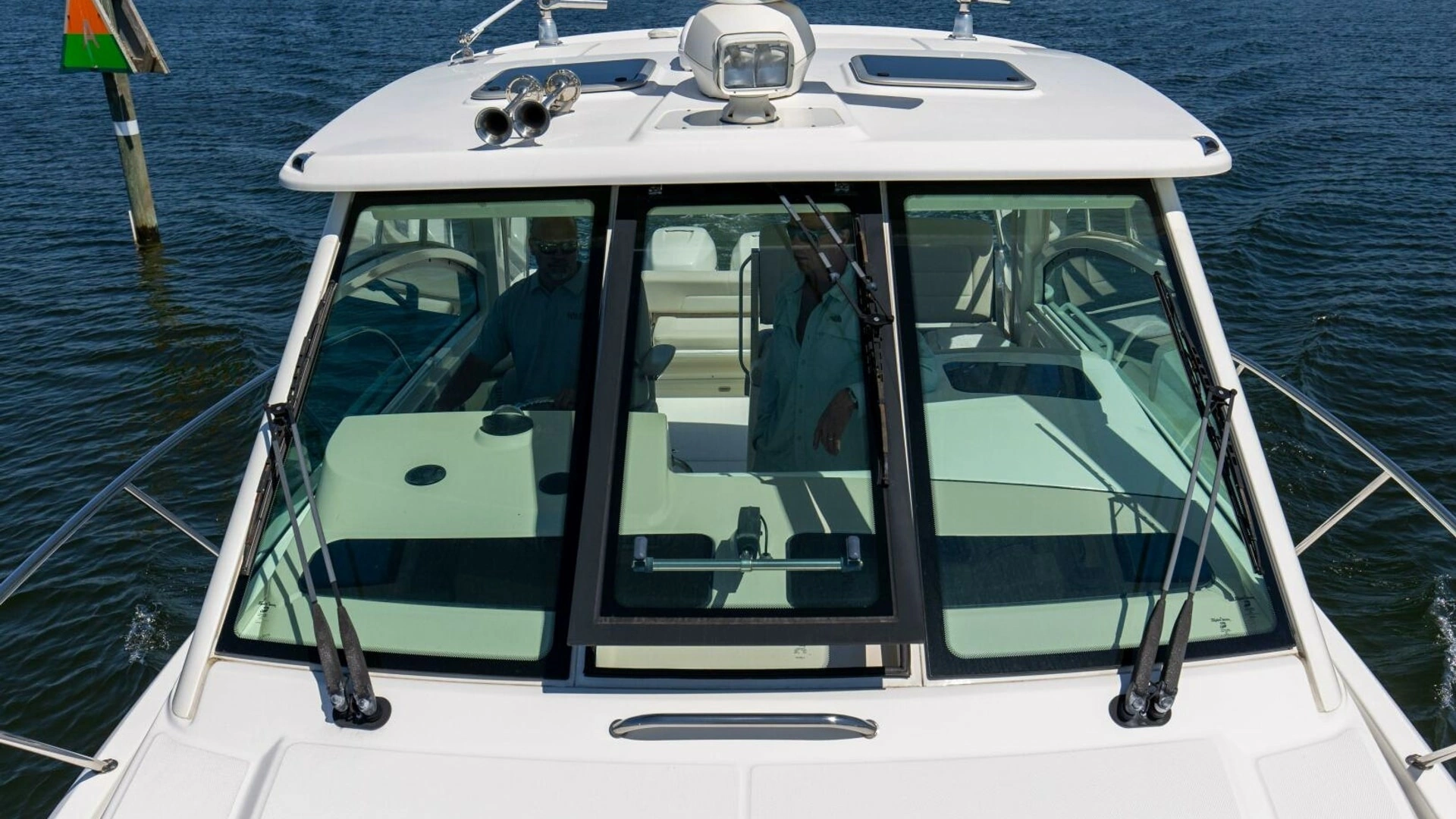 2019 Boston Whaler 345 CONQUEST - Image 4
