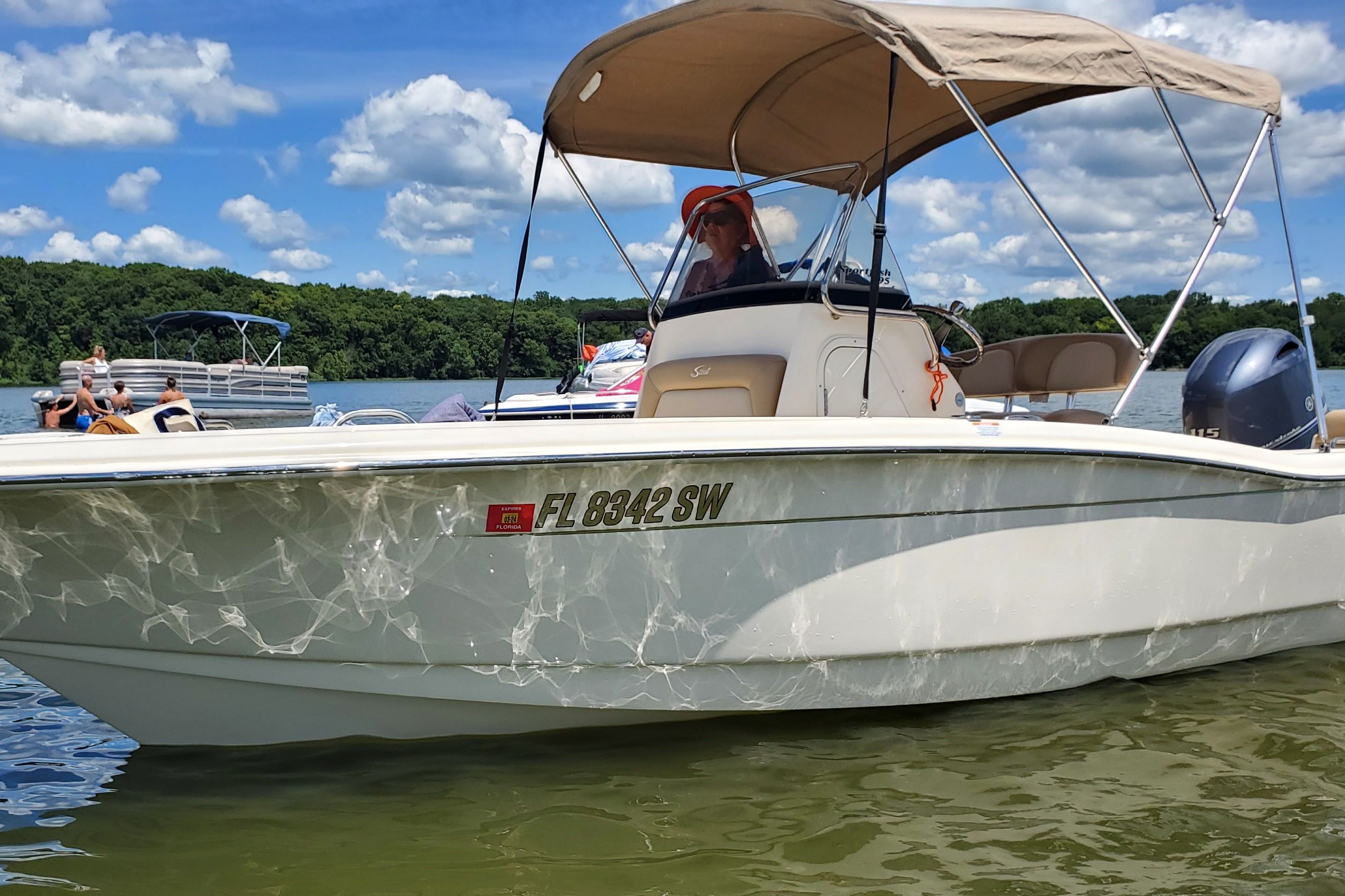 Scout 195 Sportfish 2021 on a lake with a sunshade.