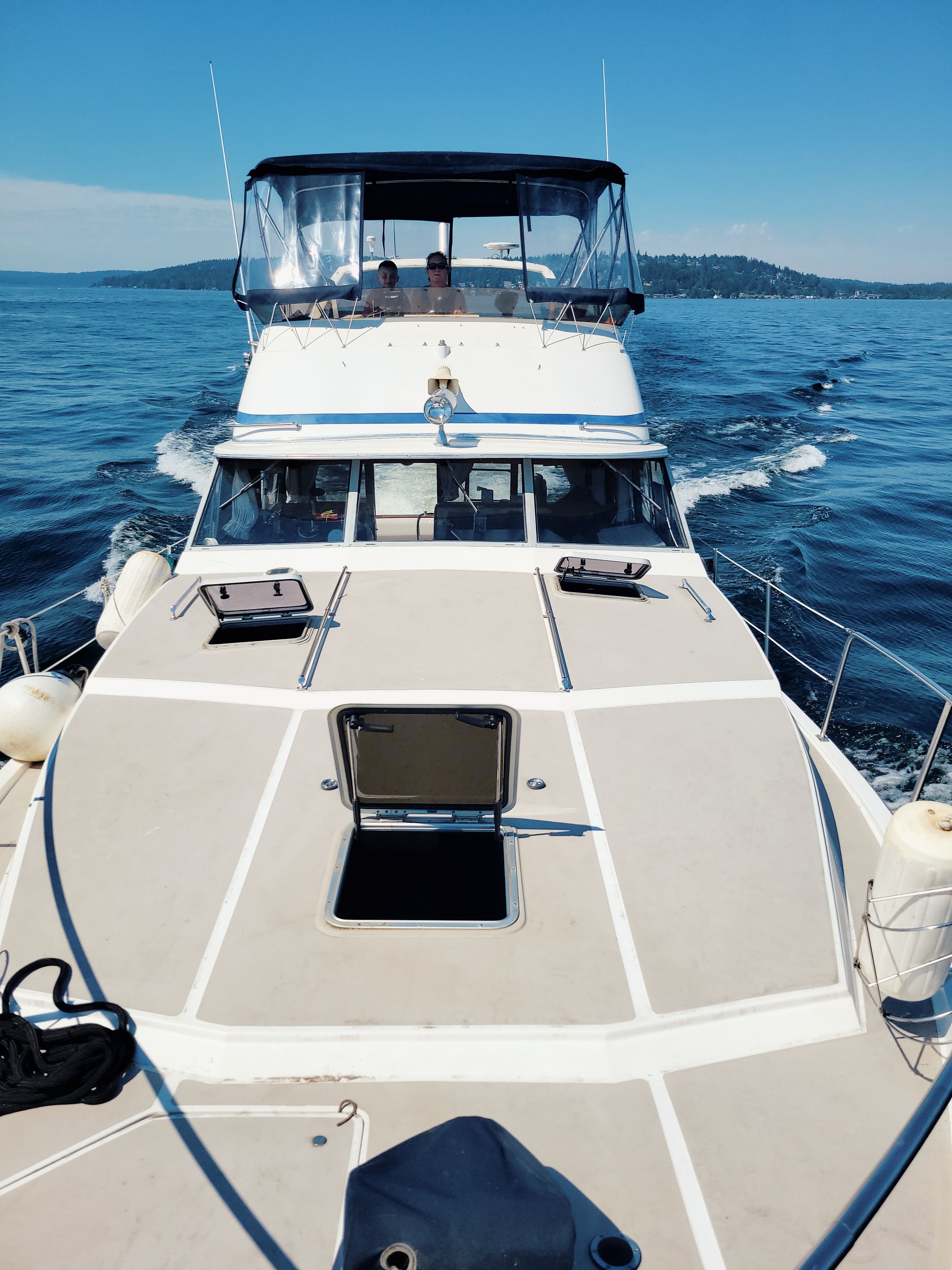 Bayliner 3870 Motoryacht 1984 cruising on open sea, sunny day.