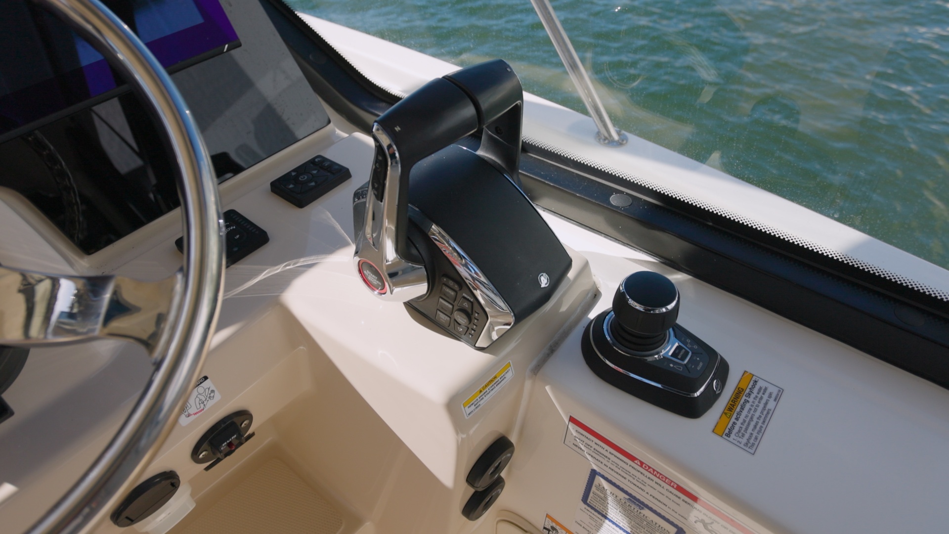 2023 Boston Whaler Conquest - Image 13