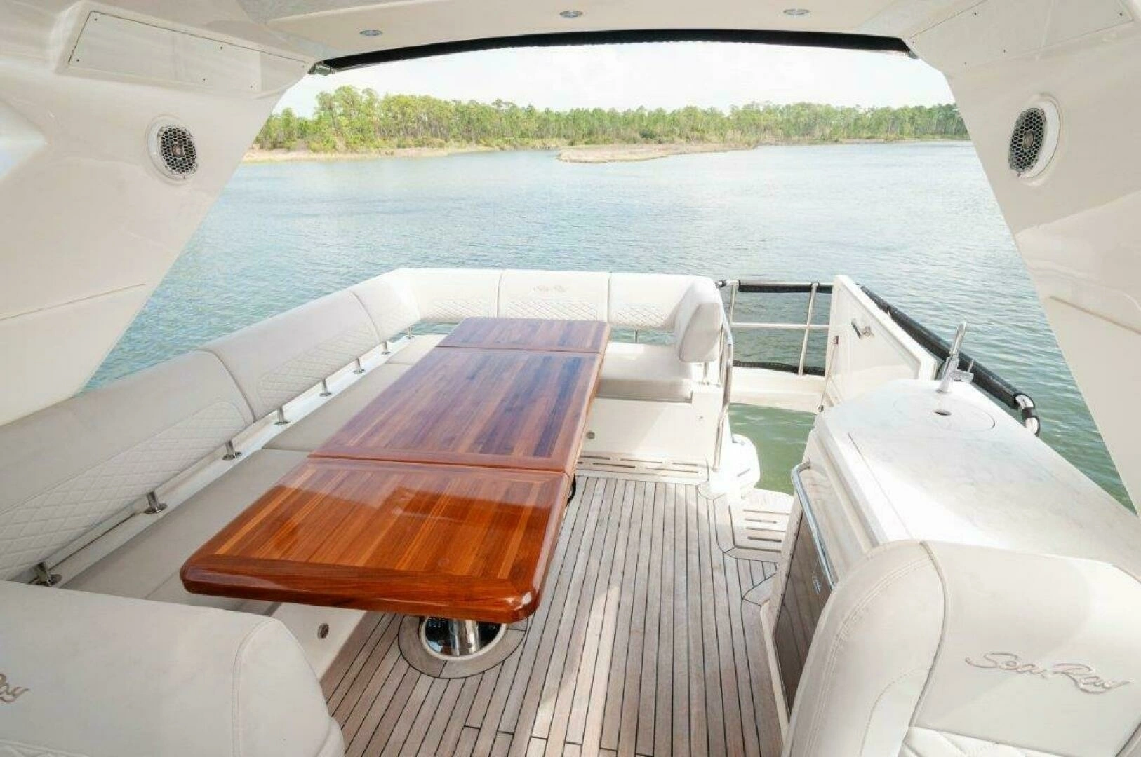 2018 Sea Ray L550 Flybridge - Image 40