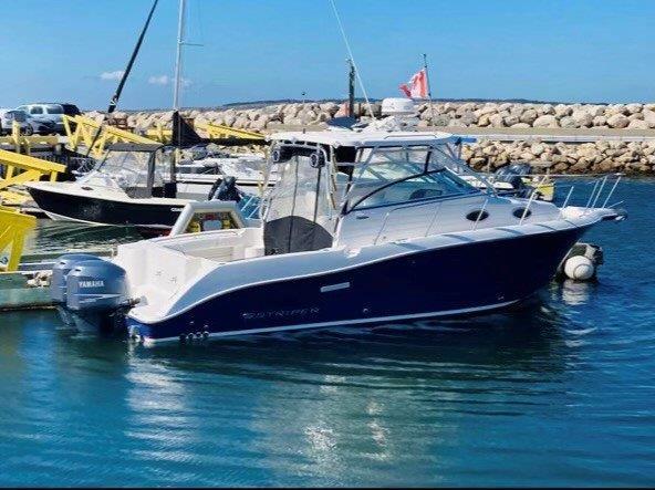 2007 Seaswirl Striper 2901 Walkaround O/B boat docked in a marina.