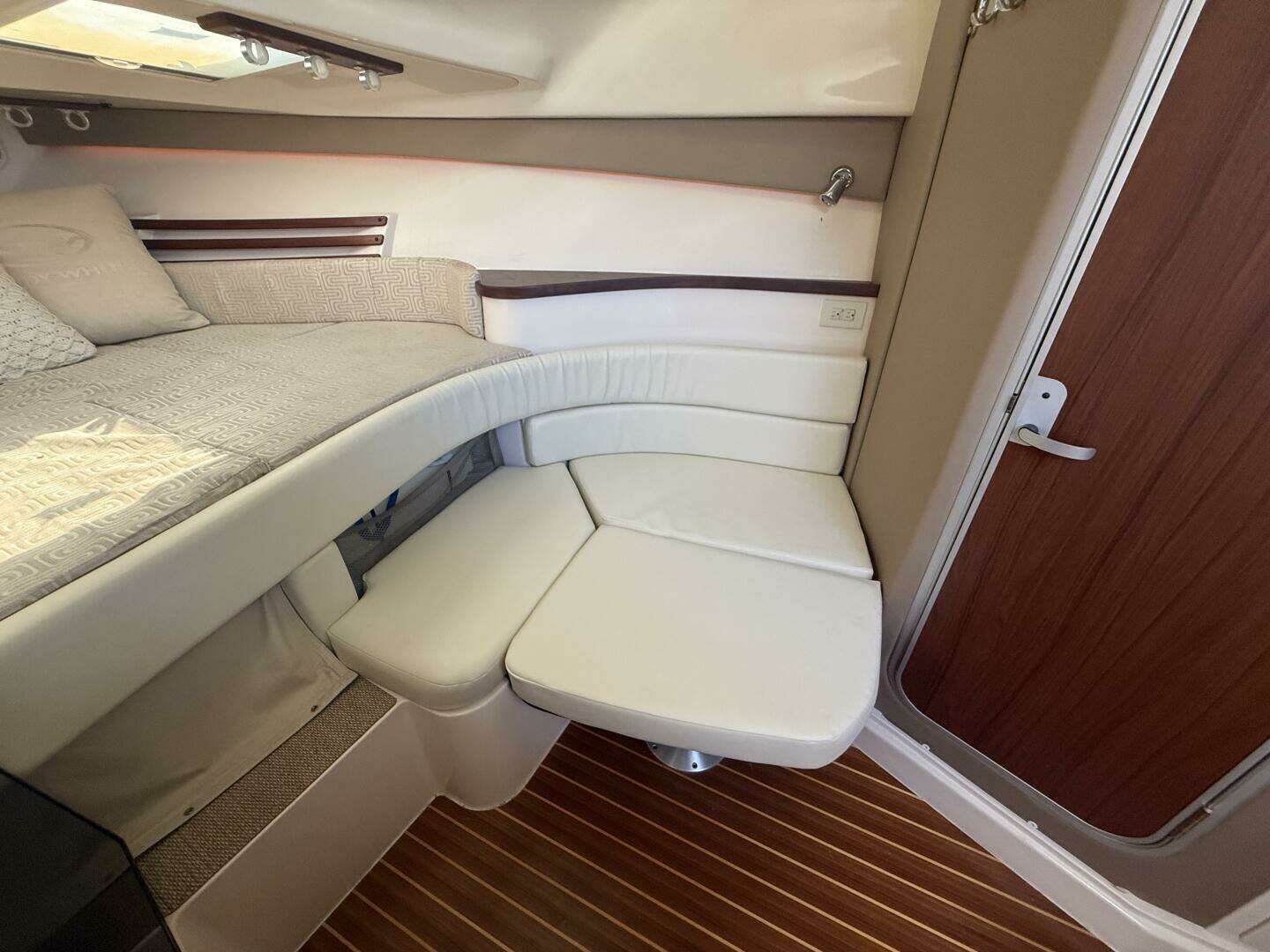 2016 Grady-White 330 Express - Image 16
