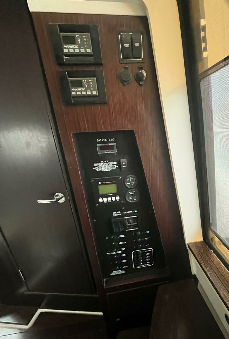 2021 Pursuit S378 - Image 21