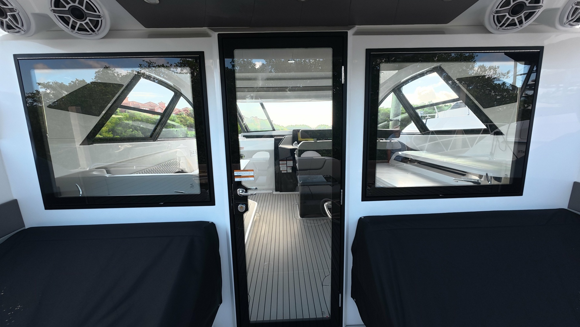 2026 Cruisers Yachts 50GLS OB - Image 23