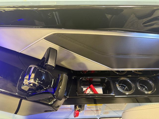 2025 Yamaha Boats 255XD - 32