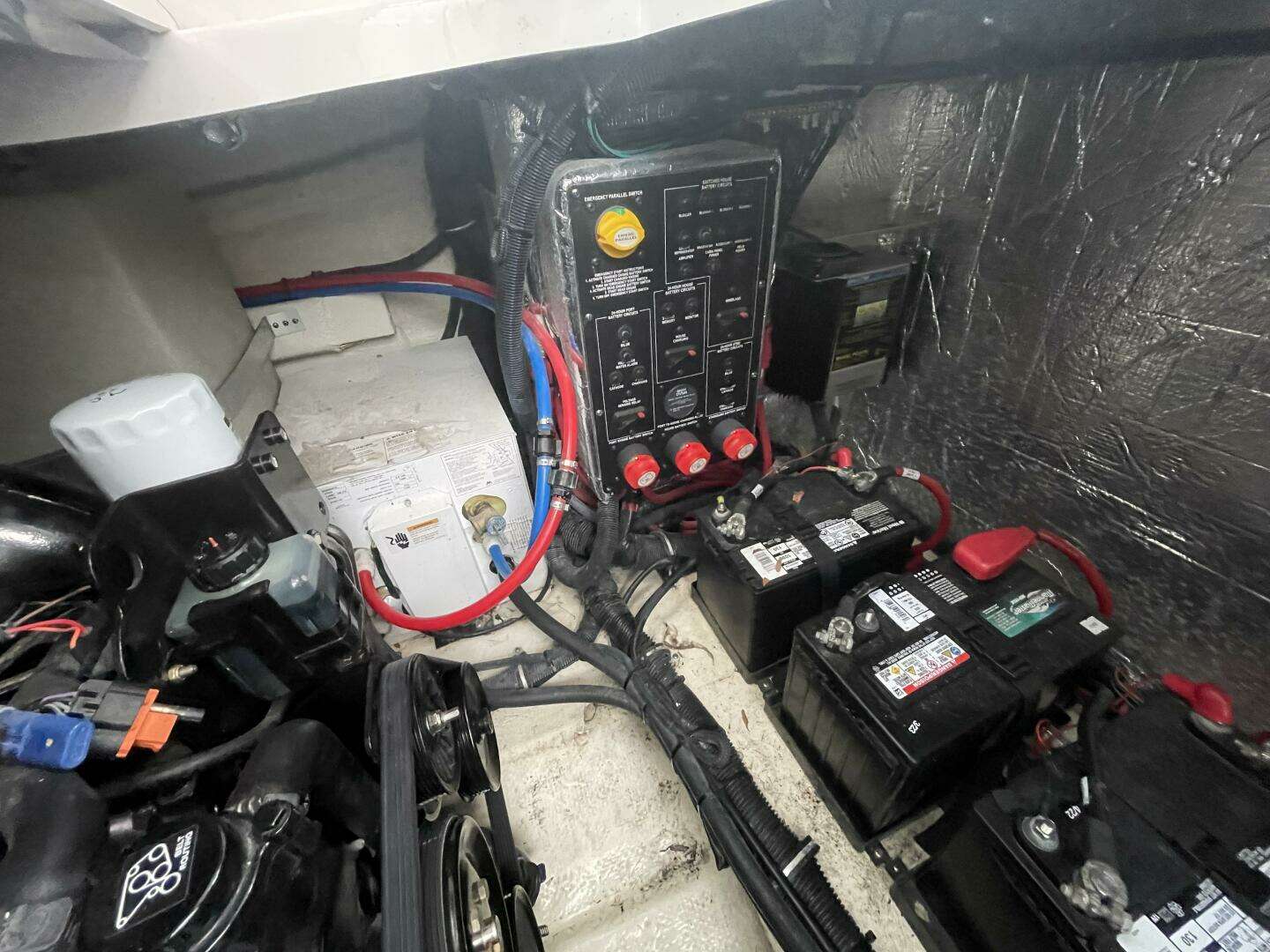2016 Rinker 310 Express - Image 35