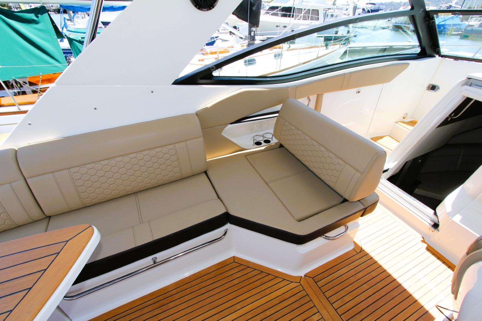 Reversable seat back on lounger