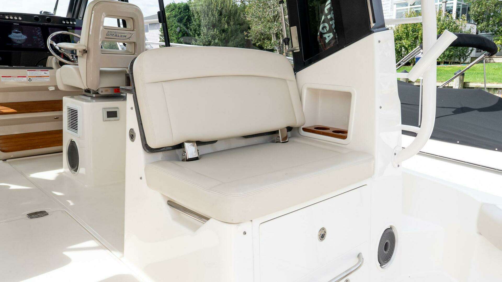 2024 Boston Whaler 405 Conquest - Image 28