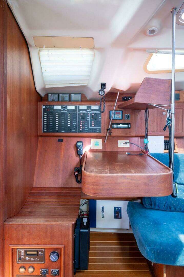 2001 Hunter 410 - Image 12