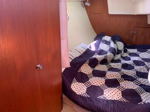 2005 Hunter 33 - 17