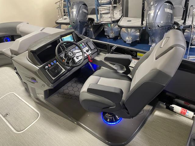 2026 South Bay 525 RS 3.0 Arch boat interior with modern helm and comfortable captain's chair.