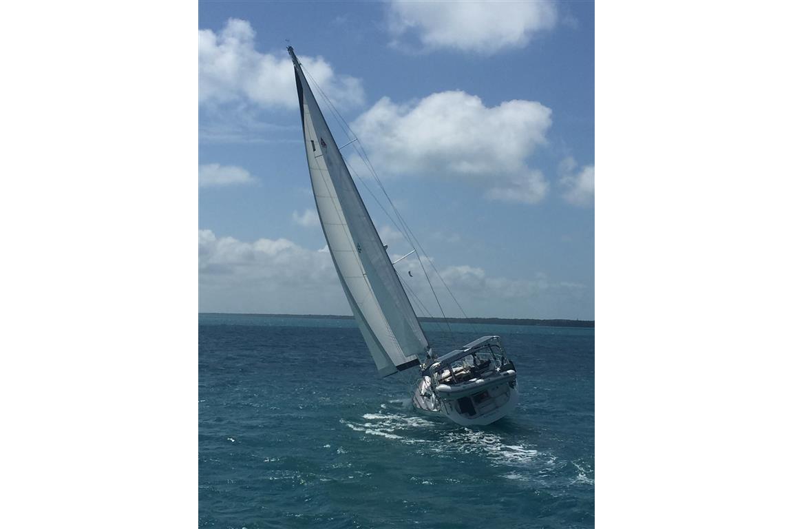 Sailing yacht Catalina 470 (2000) navigating on open sea under clear skies.