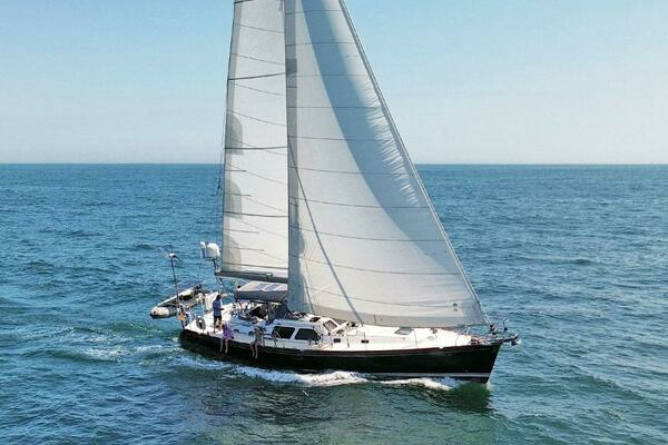 2009 Hylas 54