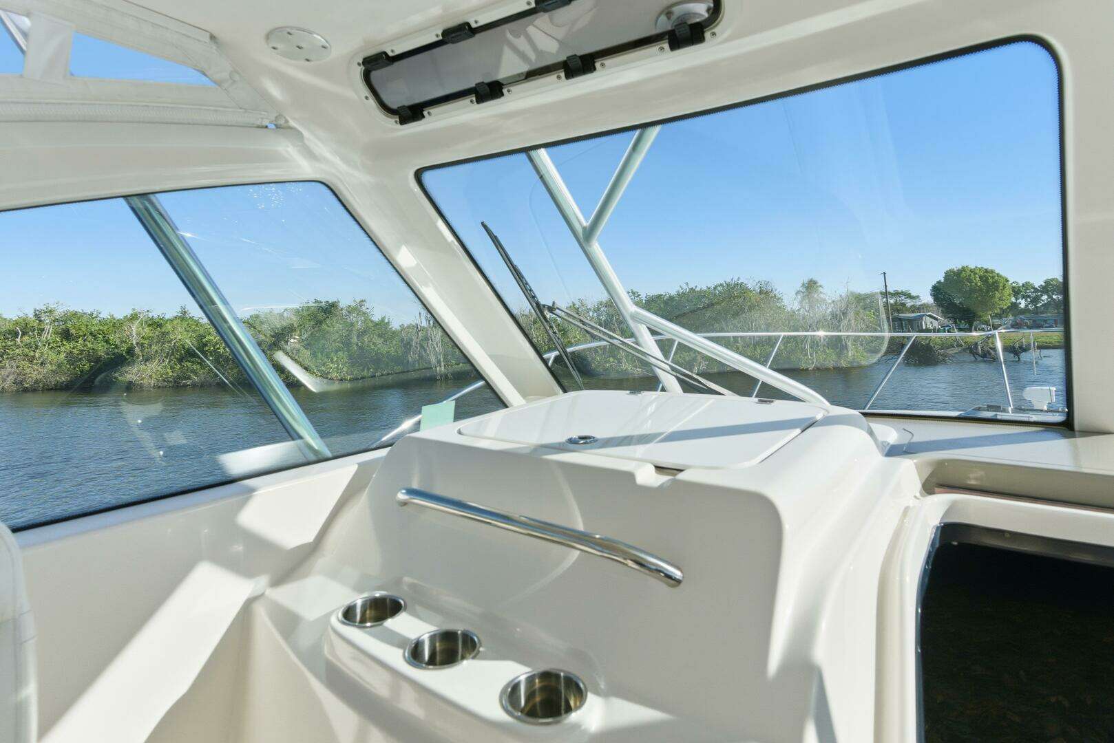 2011 Tiara Yachts 3100 Open - Image 20