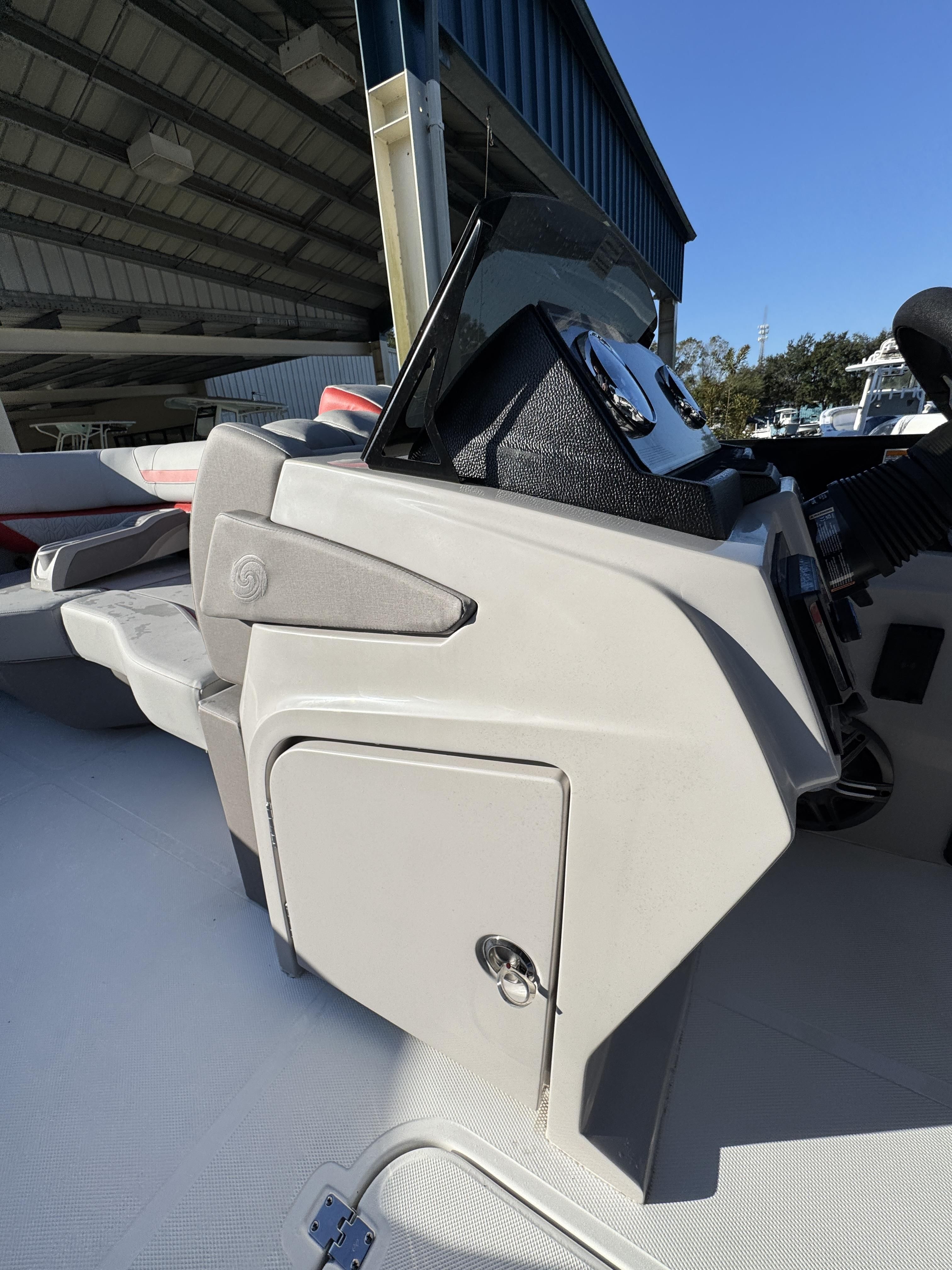 2025 Hurricane FunDeck OB FD 2360 SFL OB - 35