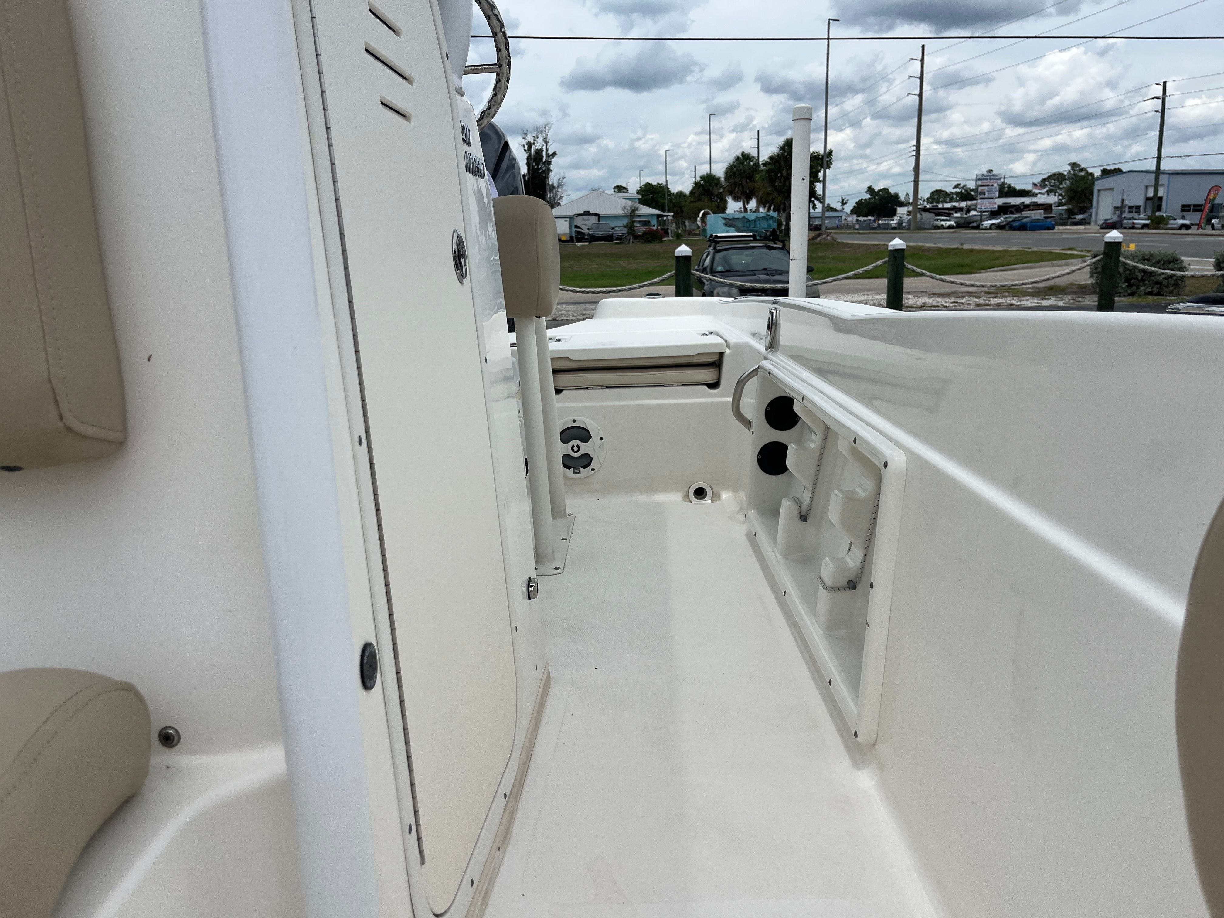 2022 NAUTICSTAR 211 HYBRID - Image 34