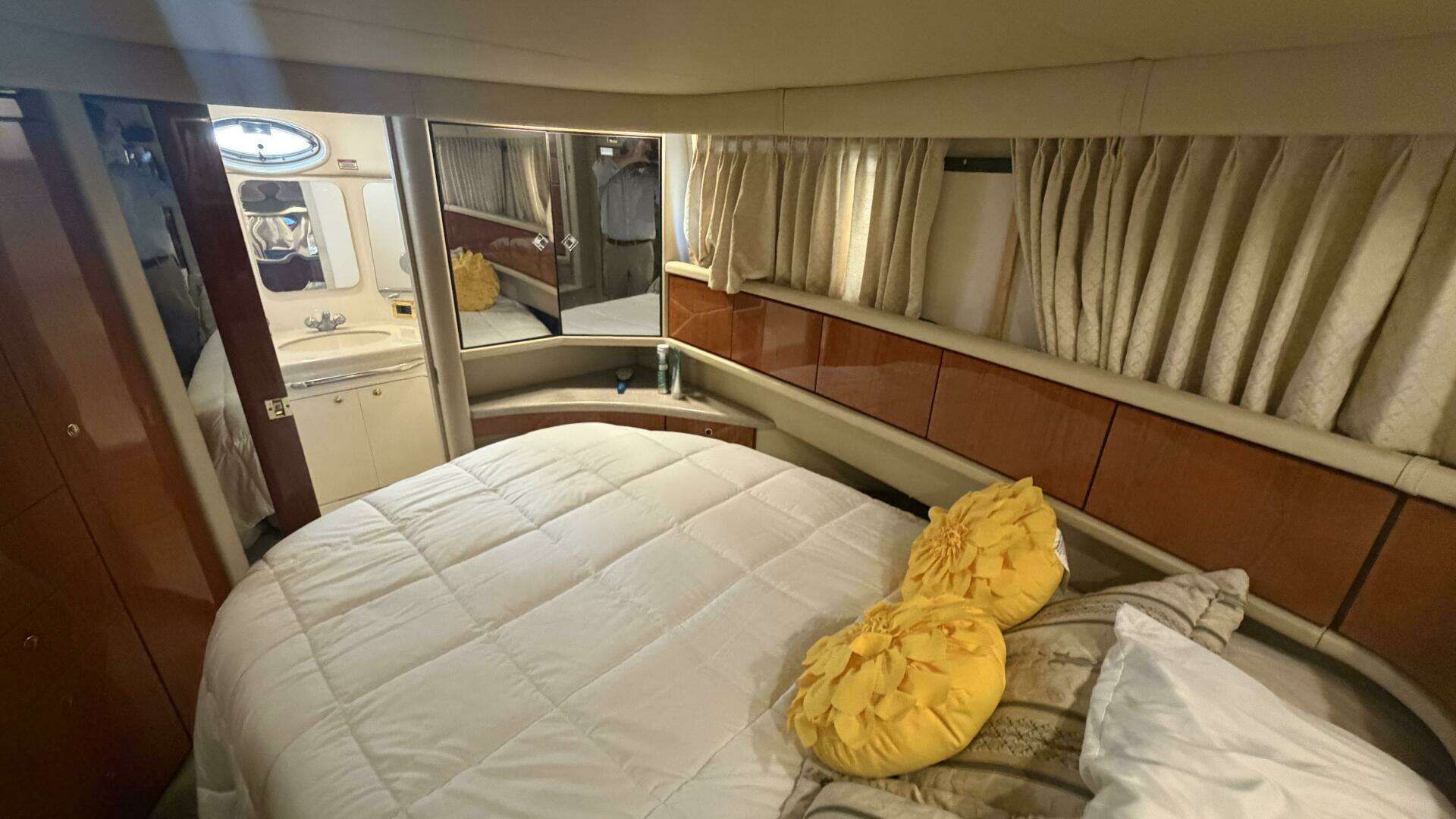 2000 Sea Ray 380 Aft Cabin - 34