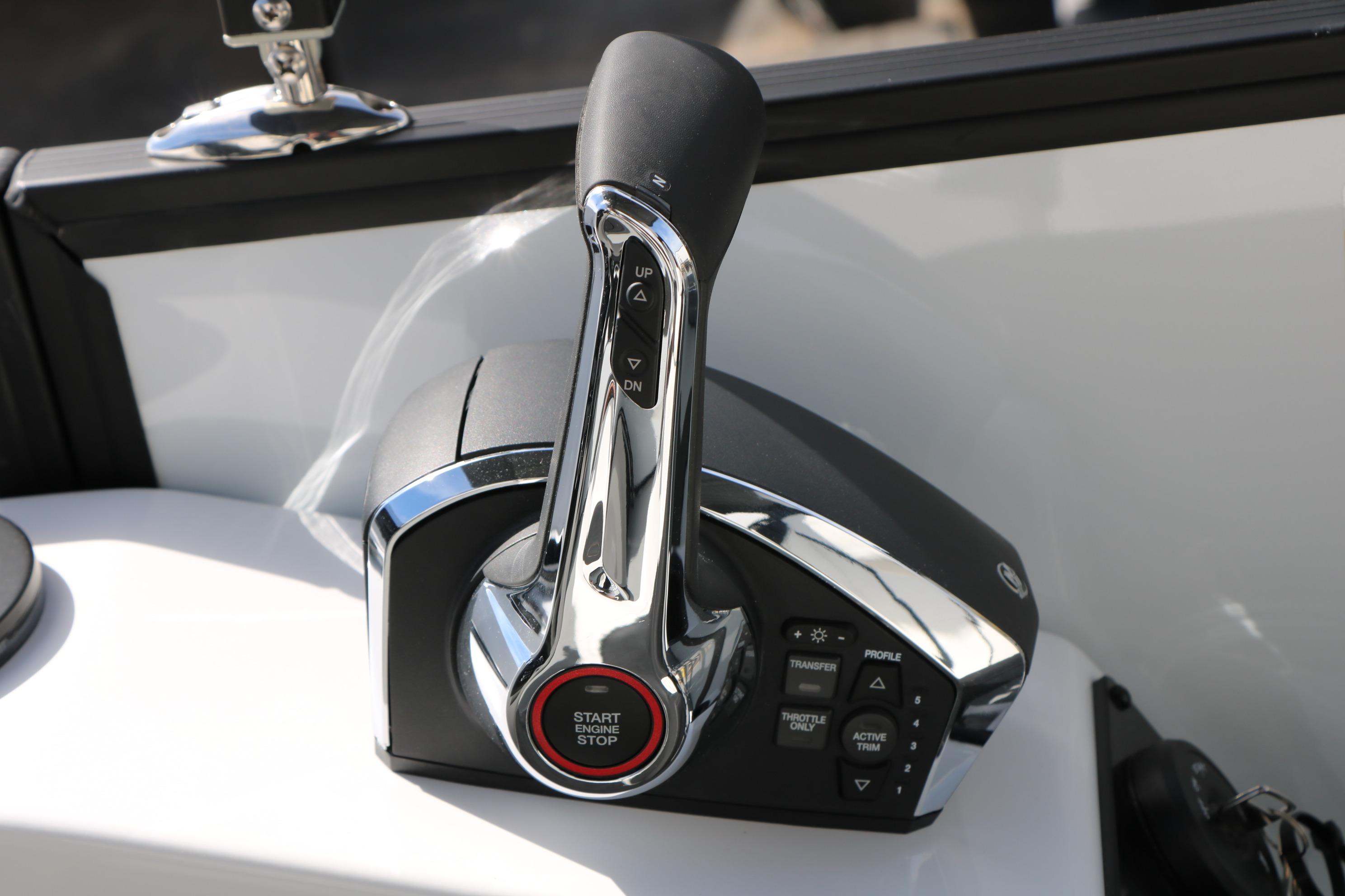 Throttle control of 2026 Evotti 725 CS Tri-Toon boat, featuring start/stop button and trim controls.