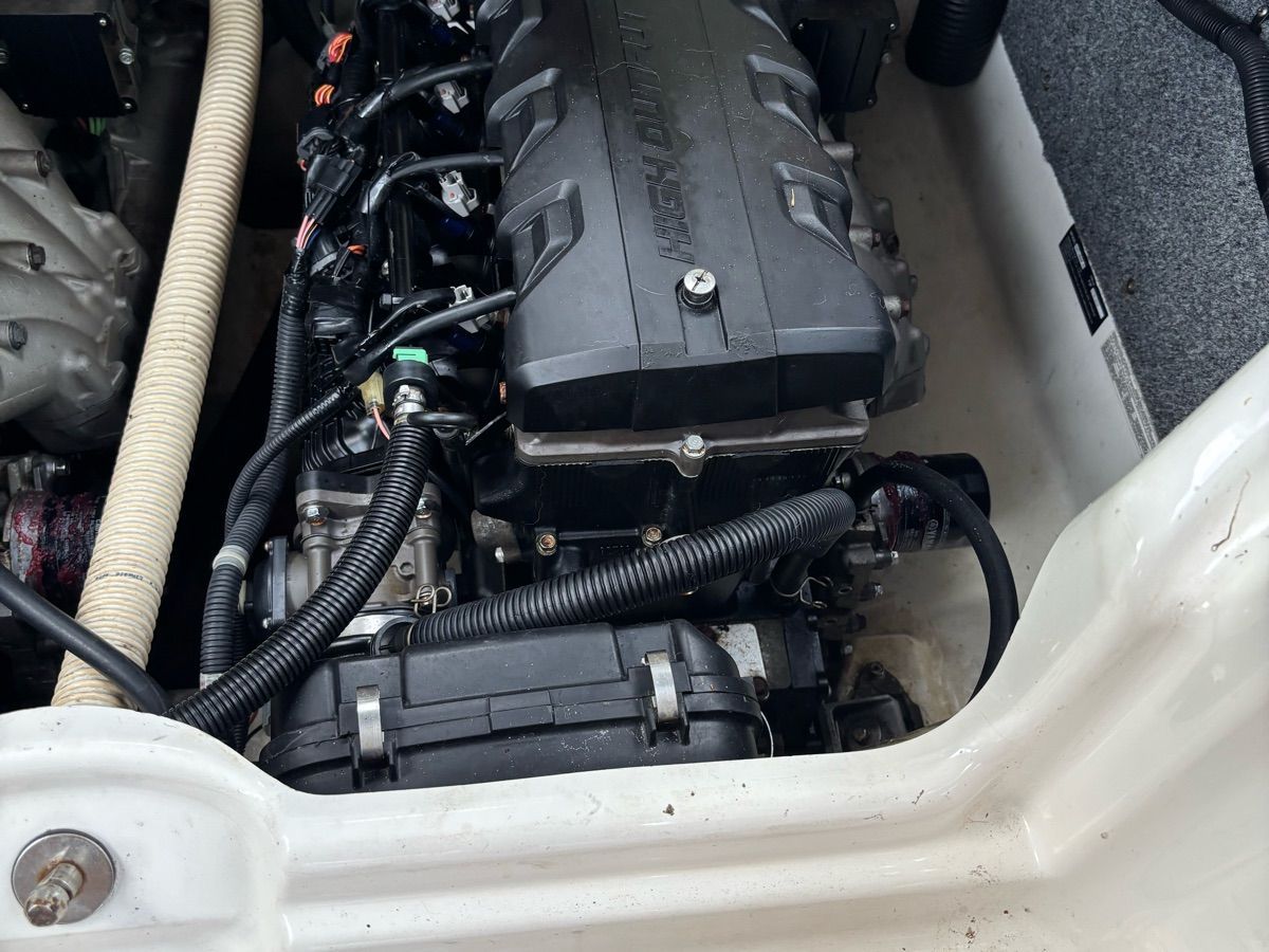 2016 Yamaha Boats 242 - 10