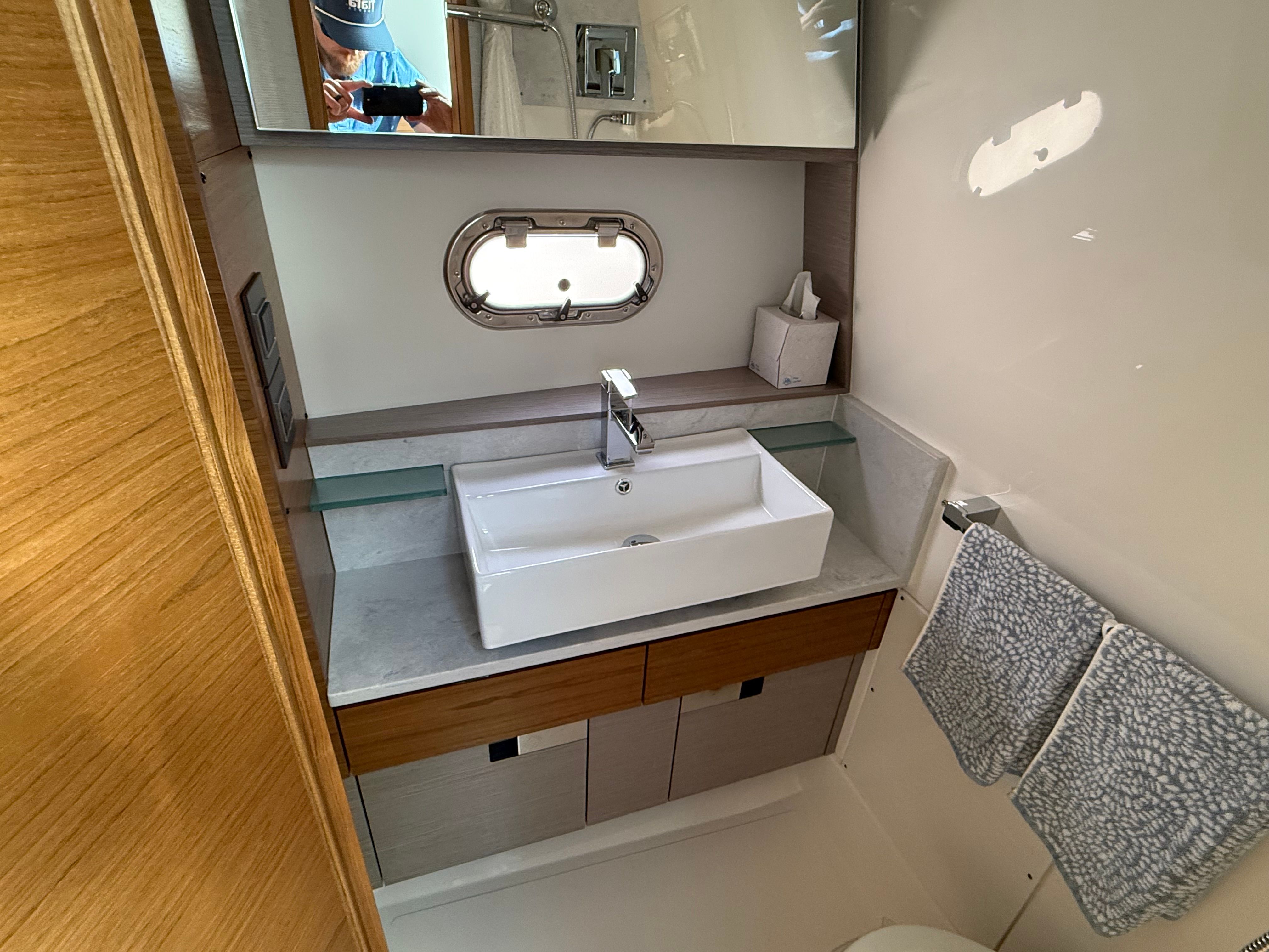 2024 Tiara Yachts 38 LS - 41