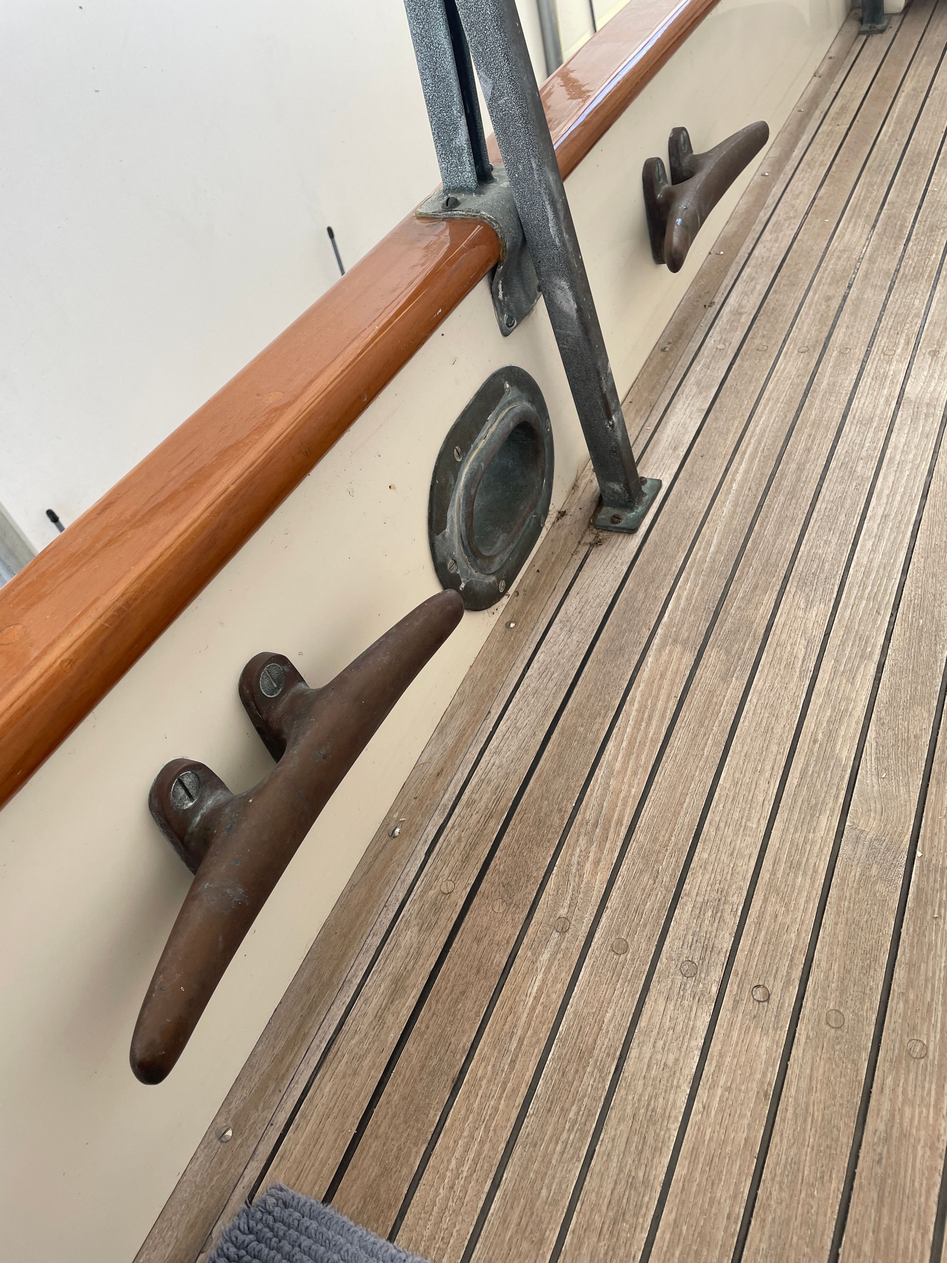 1985 Grand Banks 42 Motor Yacht - 14