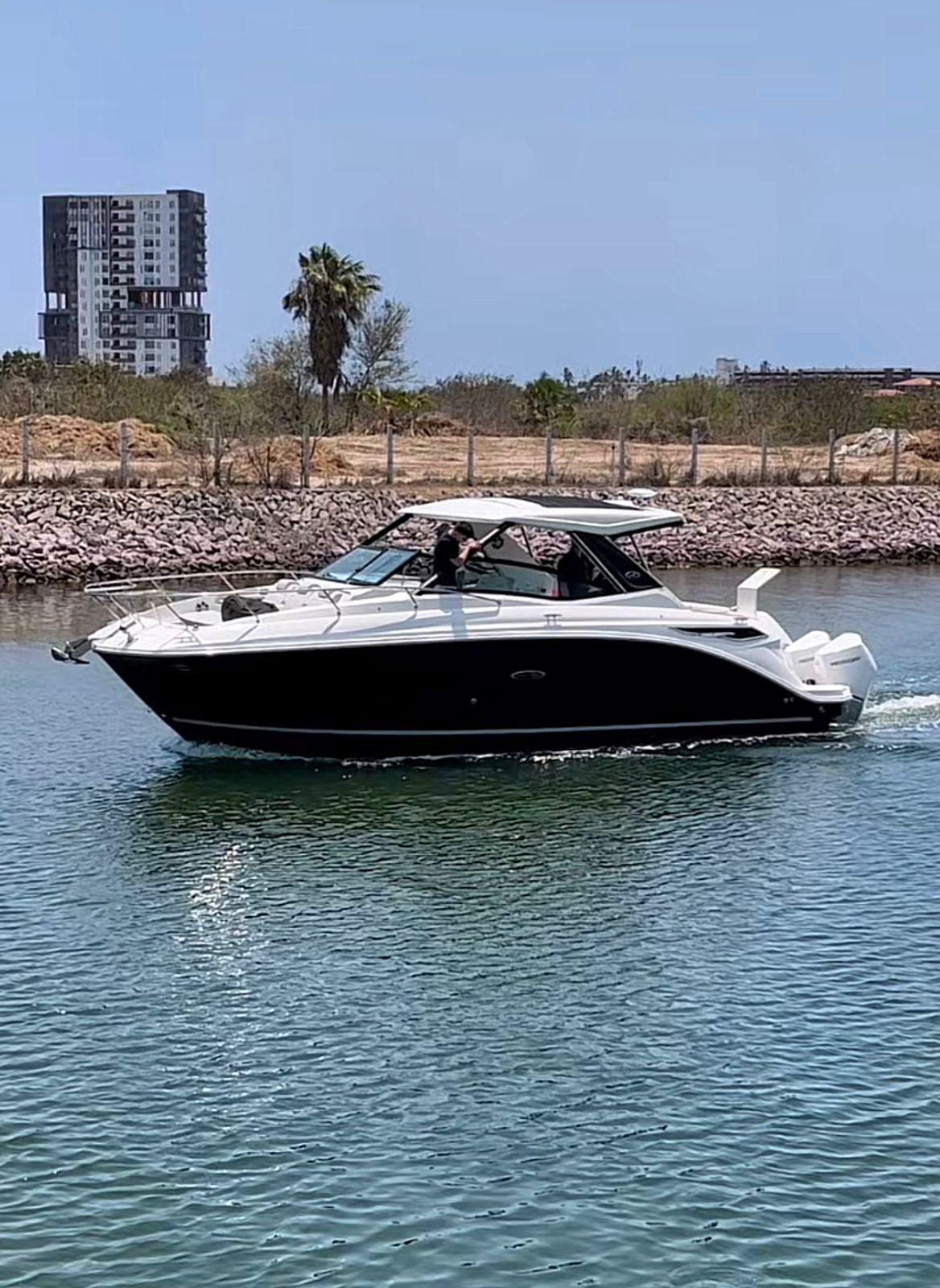 2023 Sea Ray Sundancer 320 Outboard