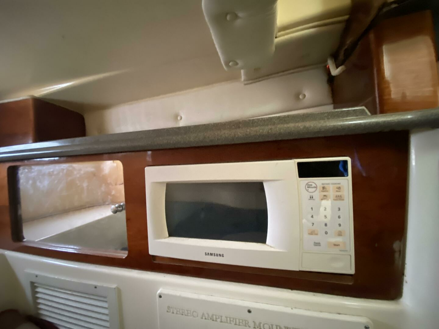 2003 Edgewater 265 Express - Image 12