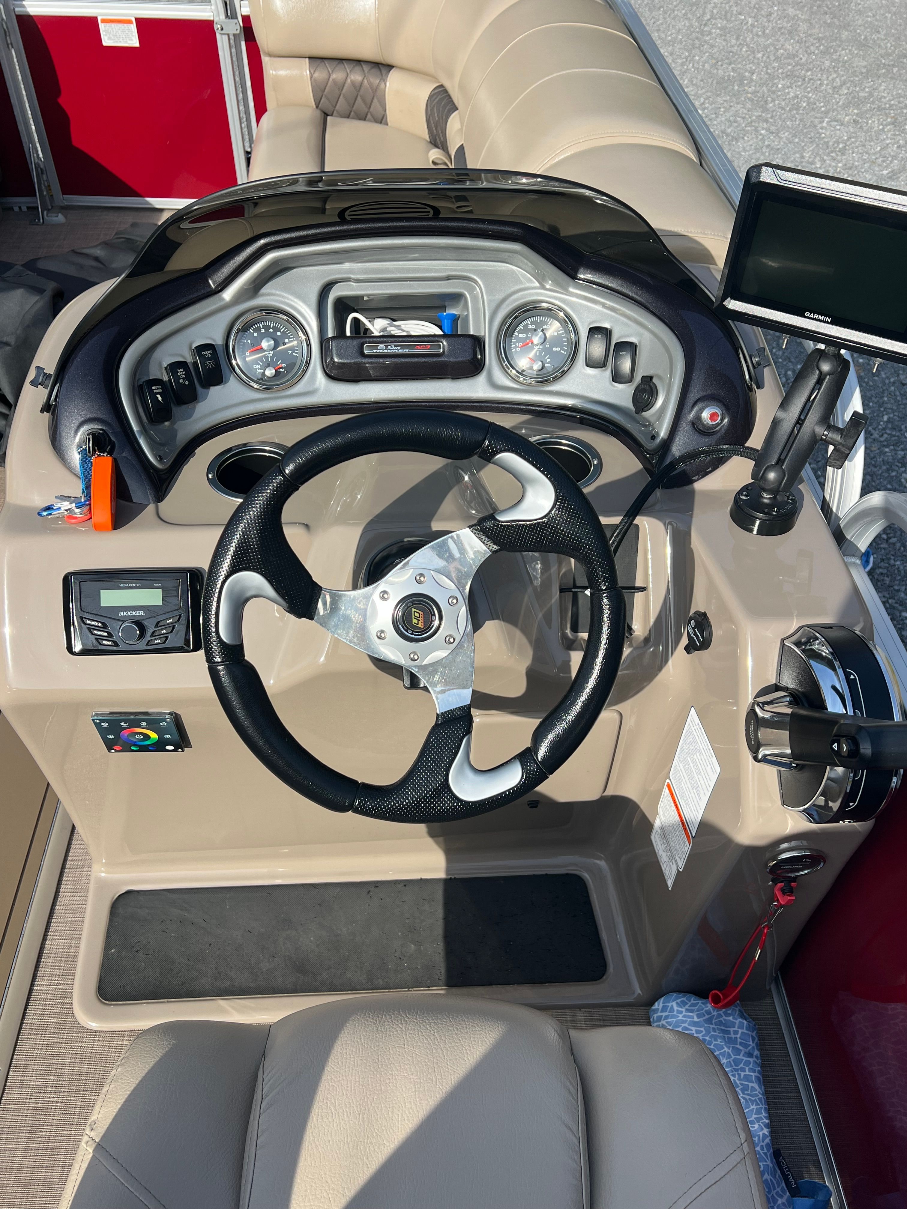2023 White River SunTrackerPB22RFXP3 - 11