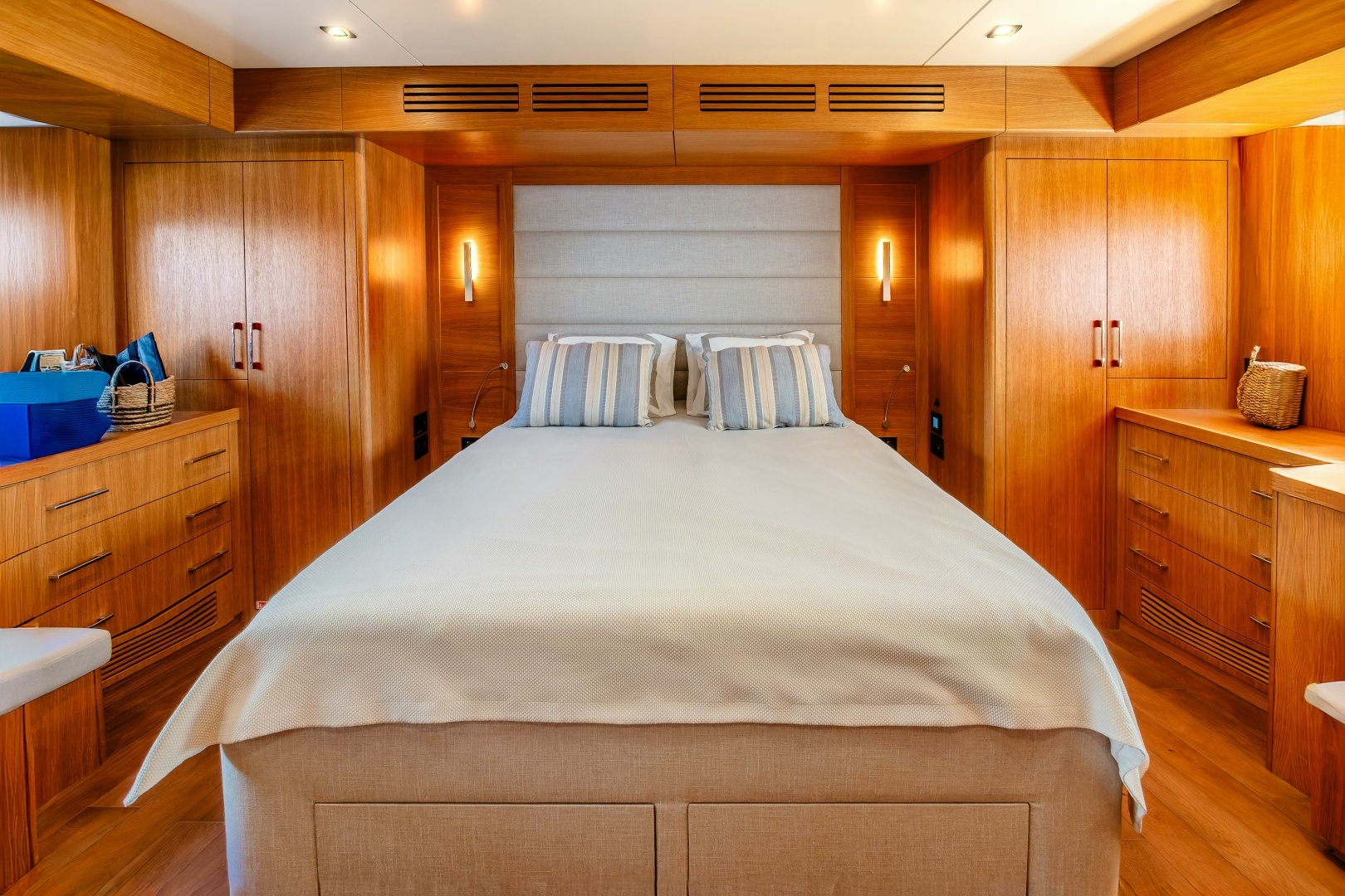 2023 Sirena Yachts — - Image 23