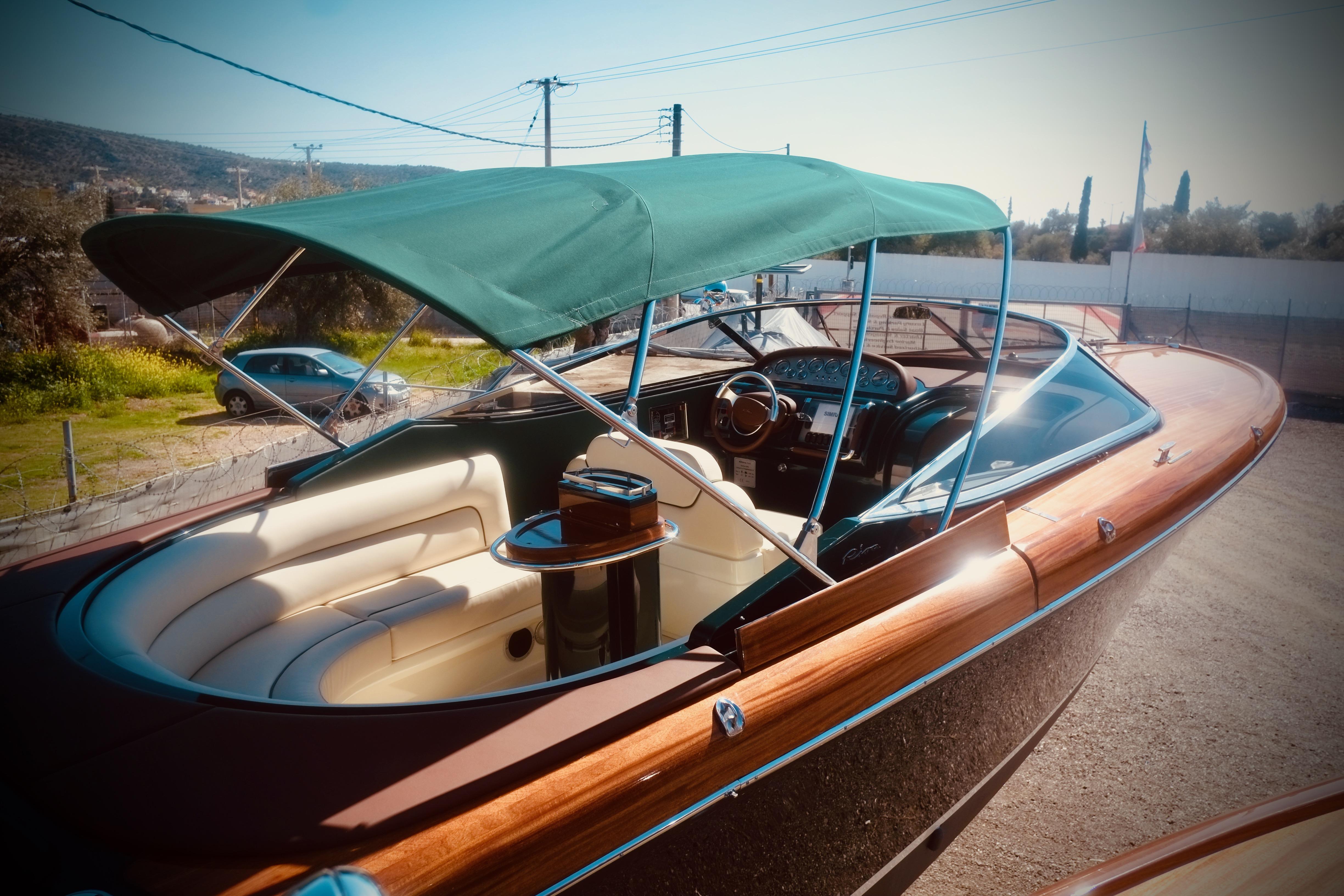 2003 Riva Aquariva 33 boat with green canopy and luxurious interior.