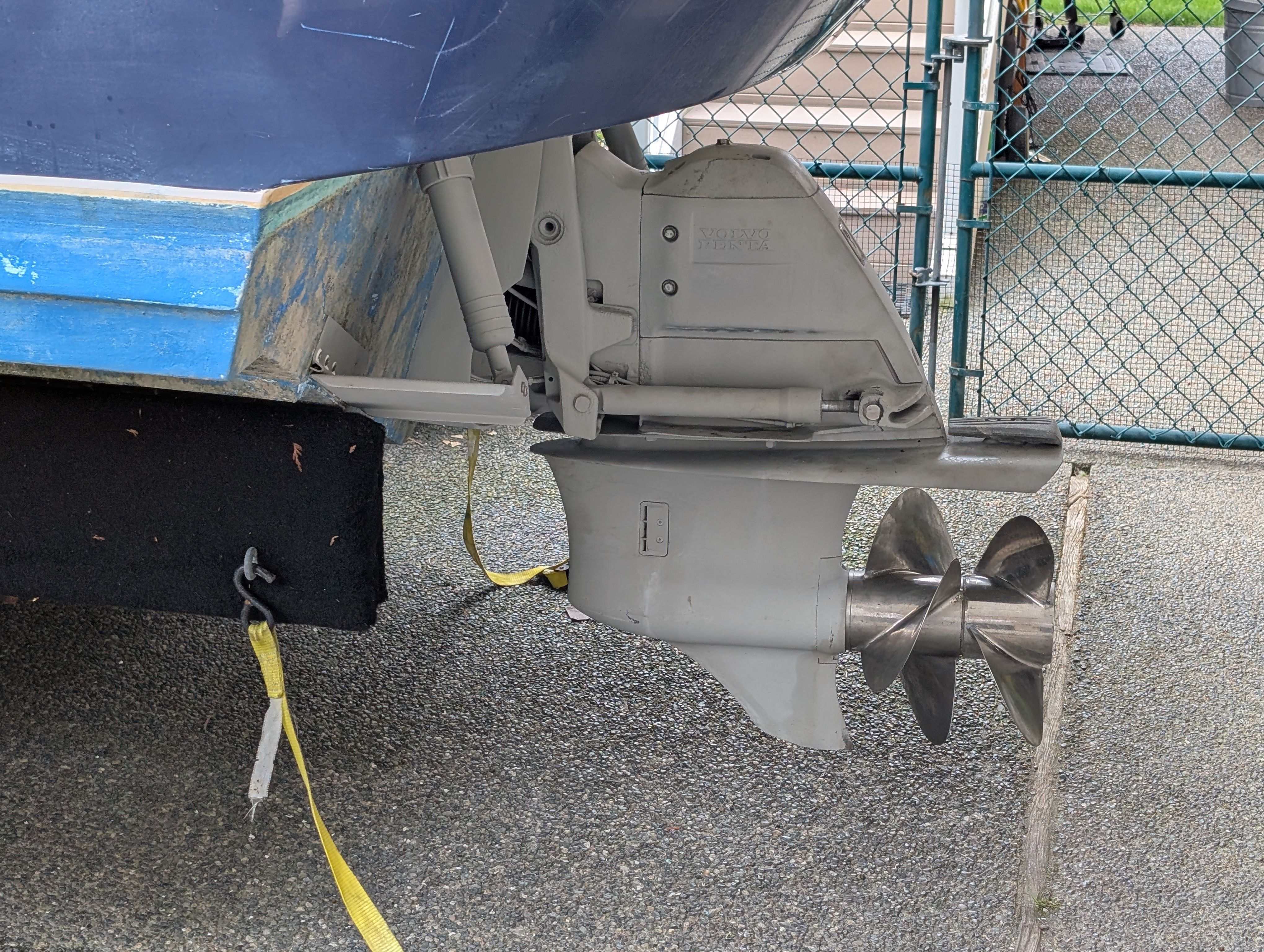 2006 Glastron GS boat drive with propeller on asphalt.