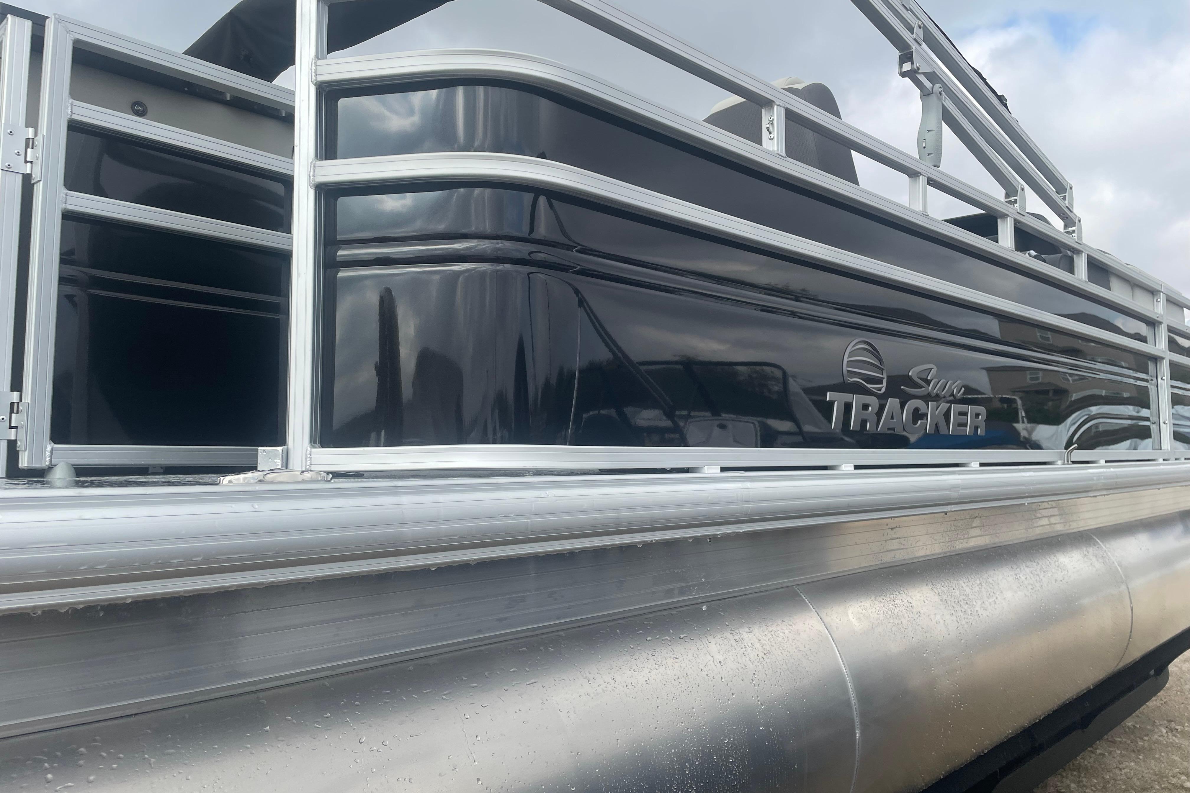 2026 Sun Tracker Fishin' Barge 22 XP3 pontoon boat, sleek design, side view.