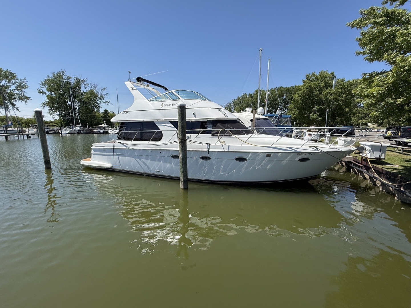 1999 Carver 450 Voyager - Image 2