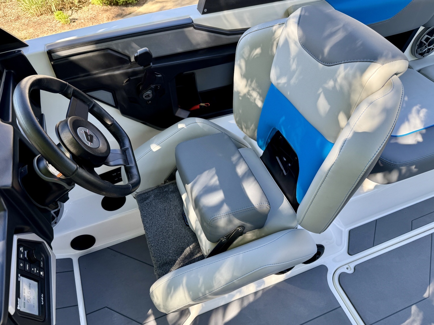 2022 Axis A24 - Image 22