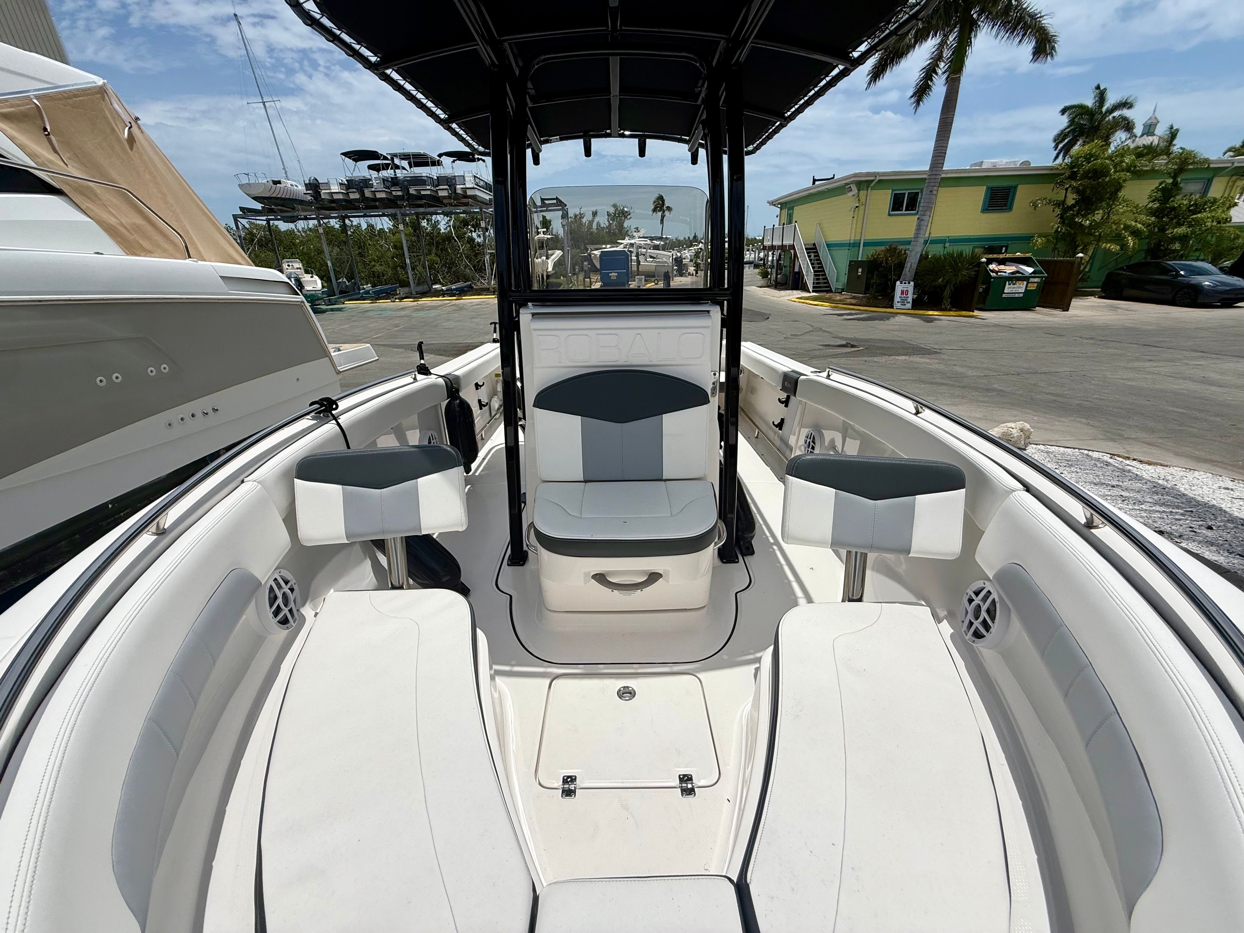 2024 Robalo R222 Explorer - 25