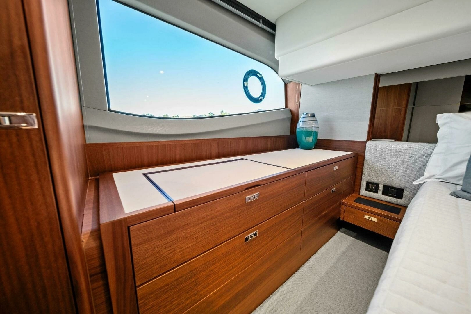 2023 Princess F50 - Image 32