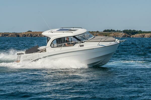 2025 Beneteau Antares 8