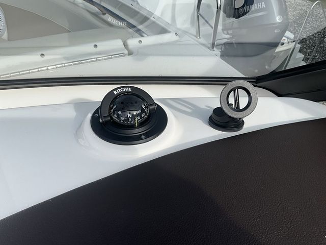 2024 Boston Whaler 210 Vantage - 26