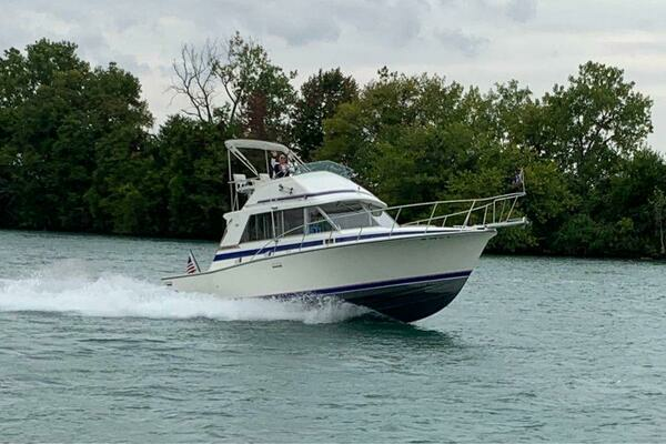 1983 Bertram 33 Flybridge Cruiser