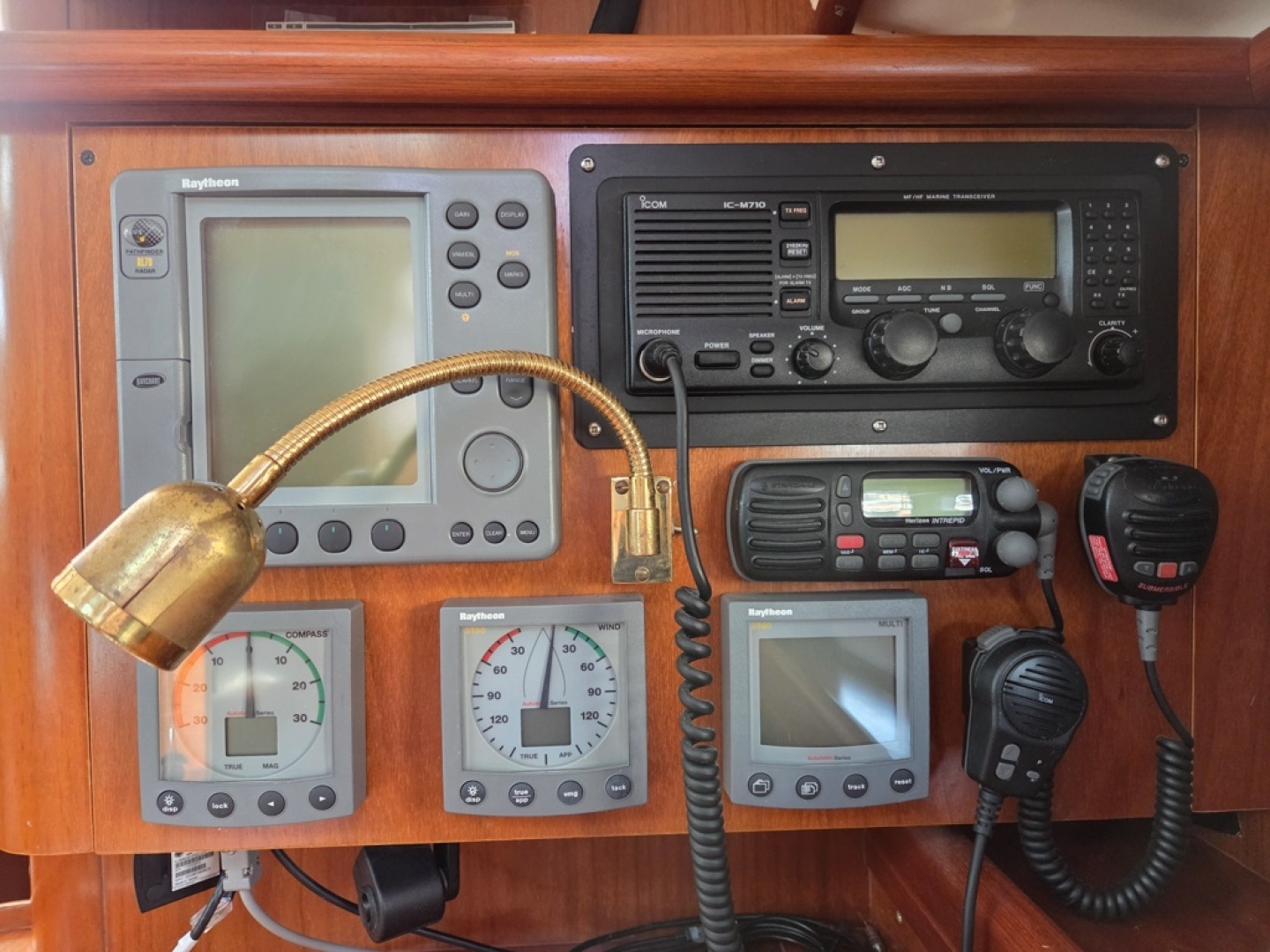 2000 Beneteau Oceanis 411 - Image 11