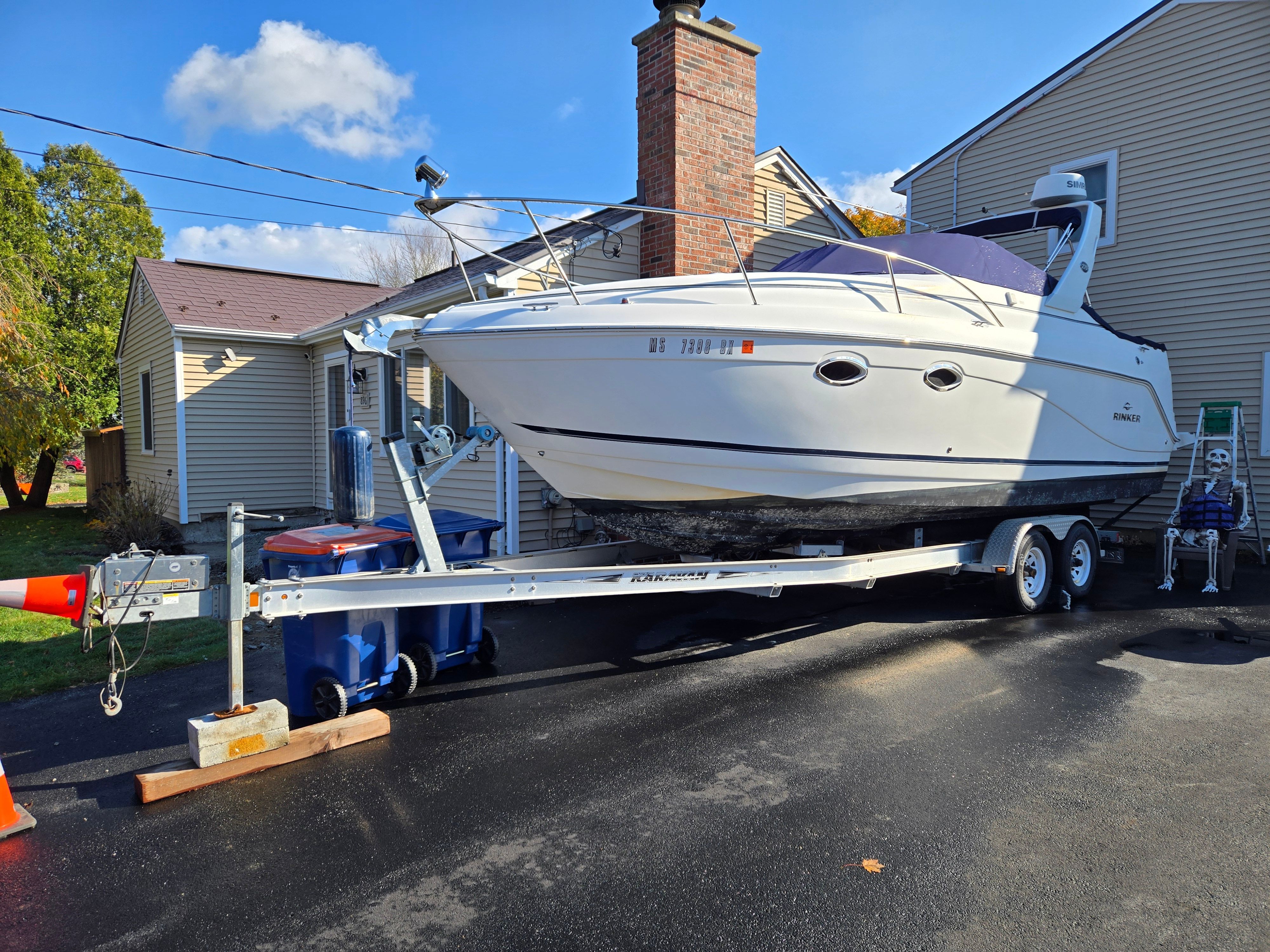 2006 Rinker 270 Express Cruiser