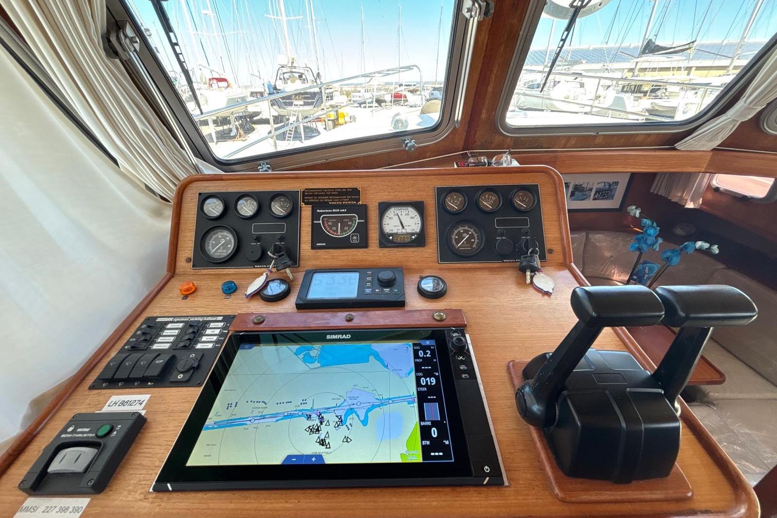 Aquanaut Drifter Trawler 1250 AK helm, 2001 model, featuring navigation system.