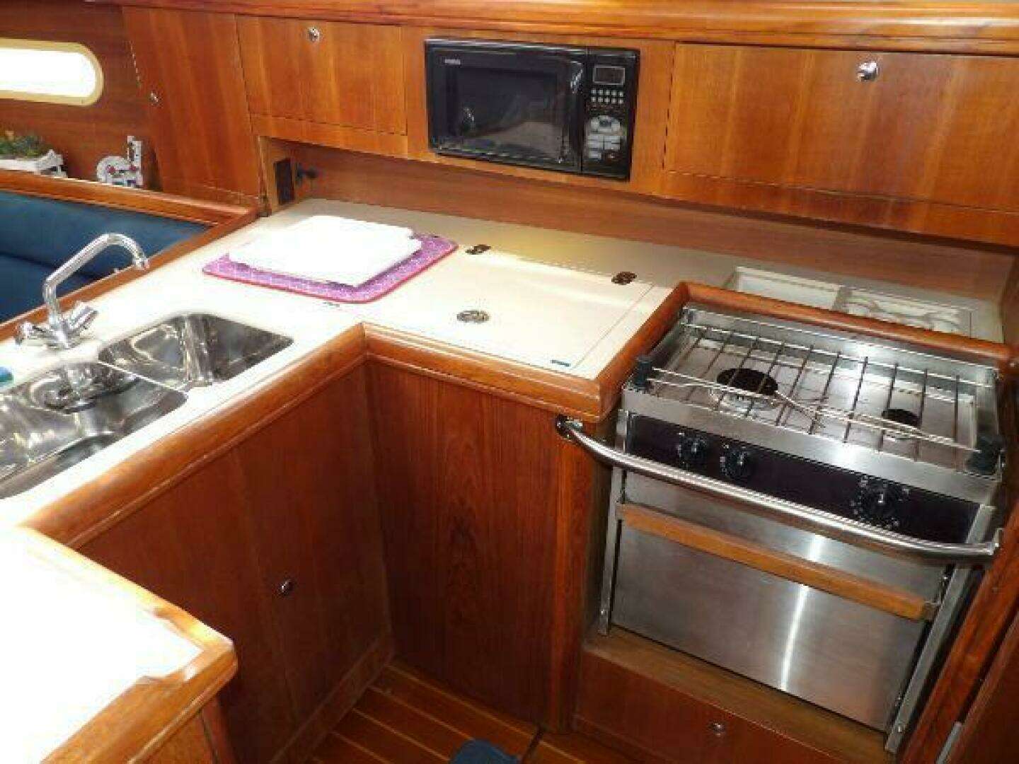 2002 Hunter 356 - Image 22