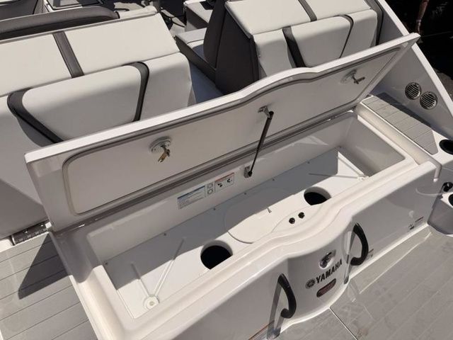 2026 Yamaha Boats SX220 - 6