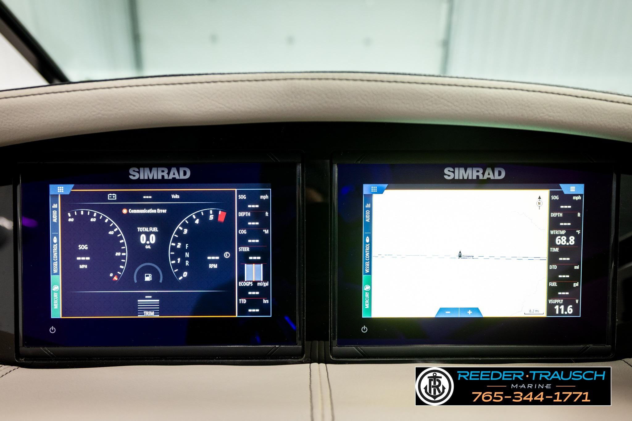 2024 FOURWINNS HD5 Surf dashboard with dual Simrad displays showing navigation and performance data.
