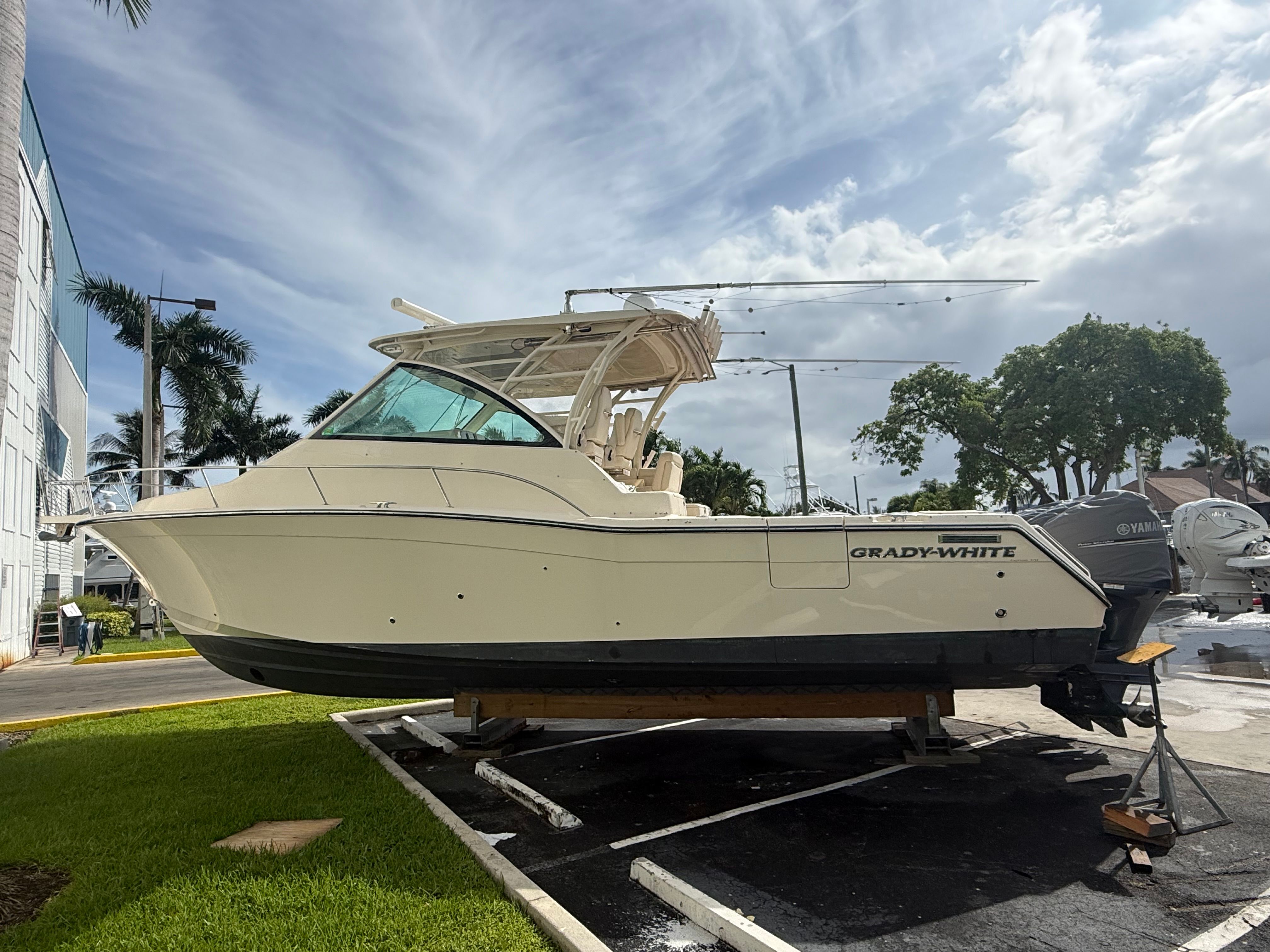 2018 Grady-White Express 370