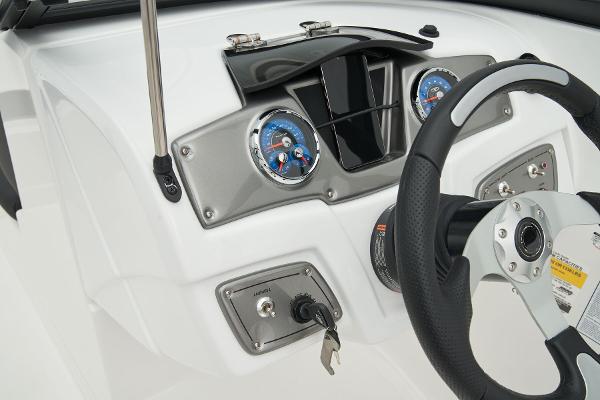 2025 Tahoe 200 S - 46